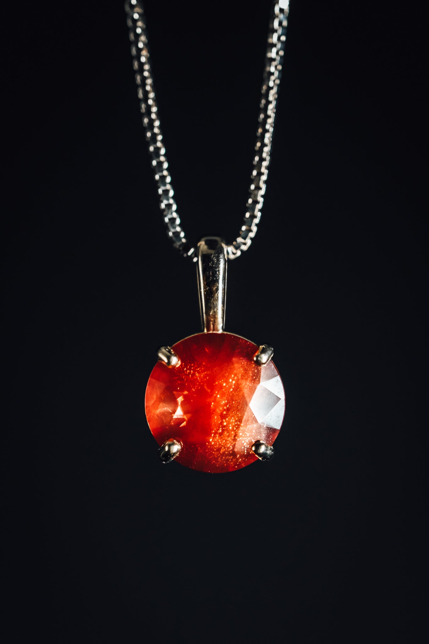 14k White Gold Oregon Sunstone Pendant