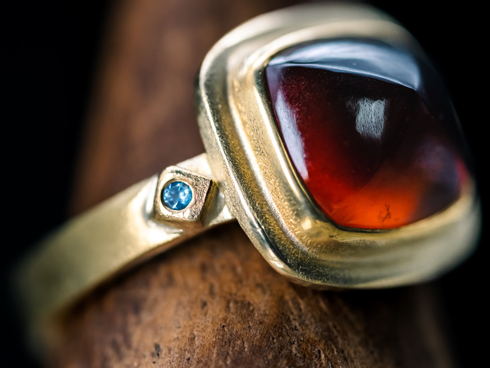 18k/22k Yellow Gold Garnet and Sapphire Ring