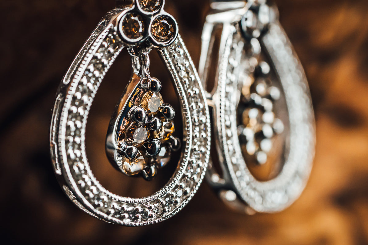 10k White Gold Diamond Drop Earrings