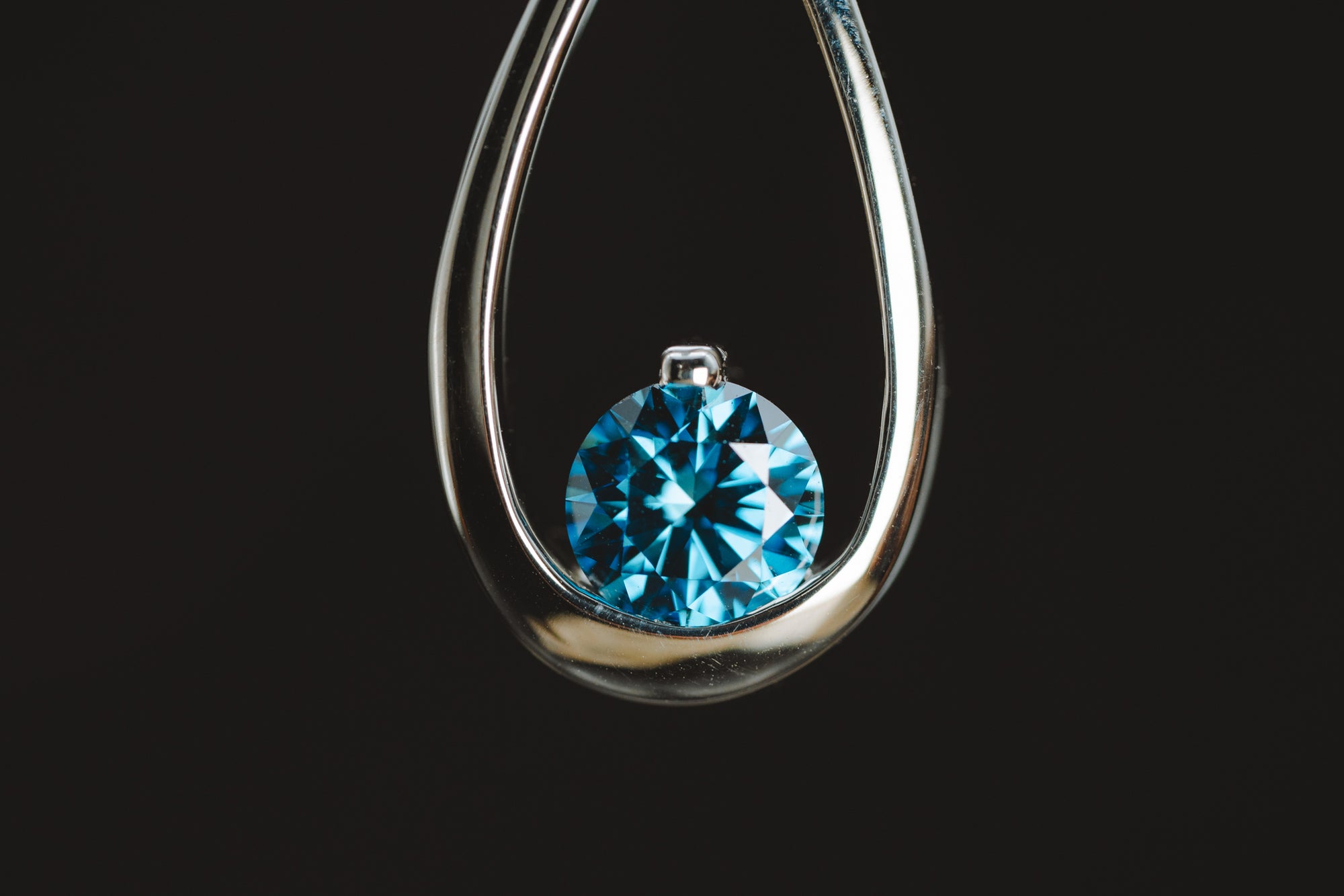 14k White Gold Lab Grown Blue Diamond Pendant