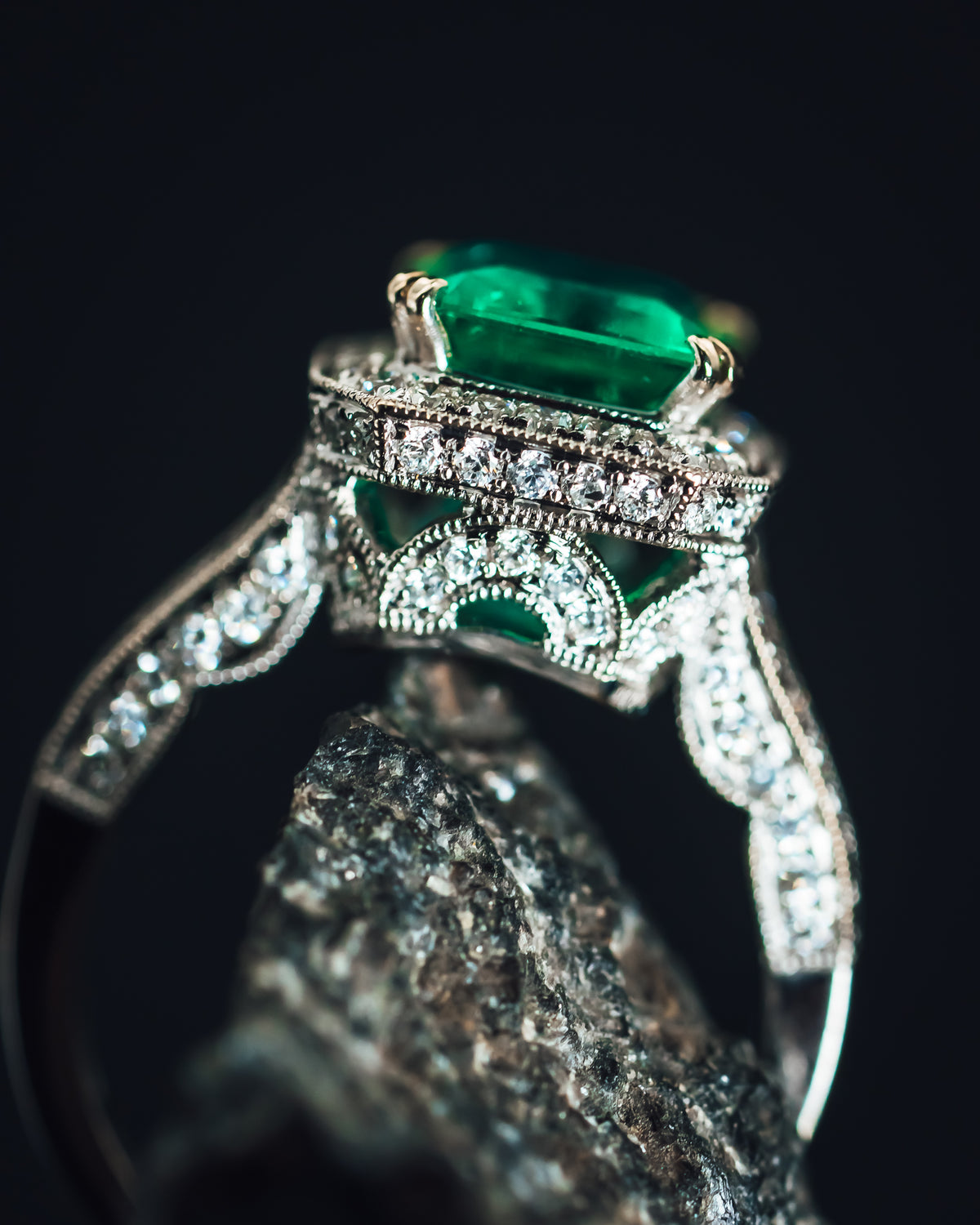 18k White Gold Emerald and Diamond Ring