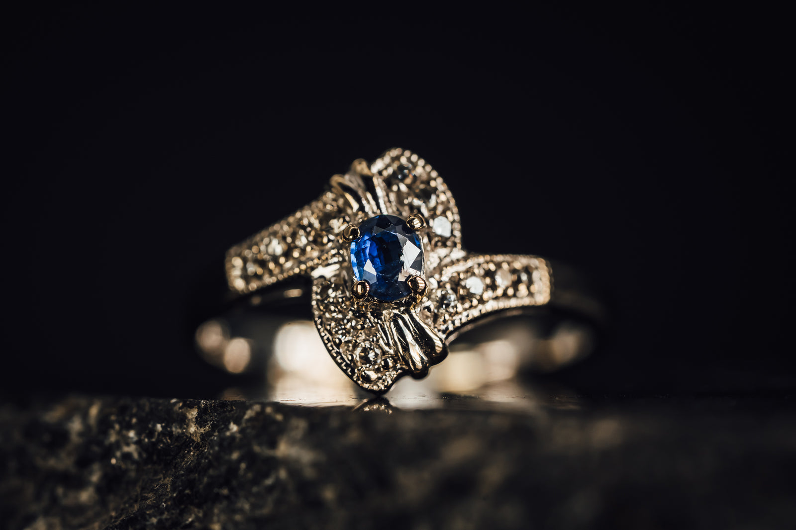 18k White Gold Sapphire and Diamond Ring