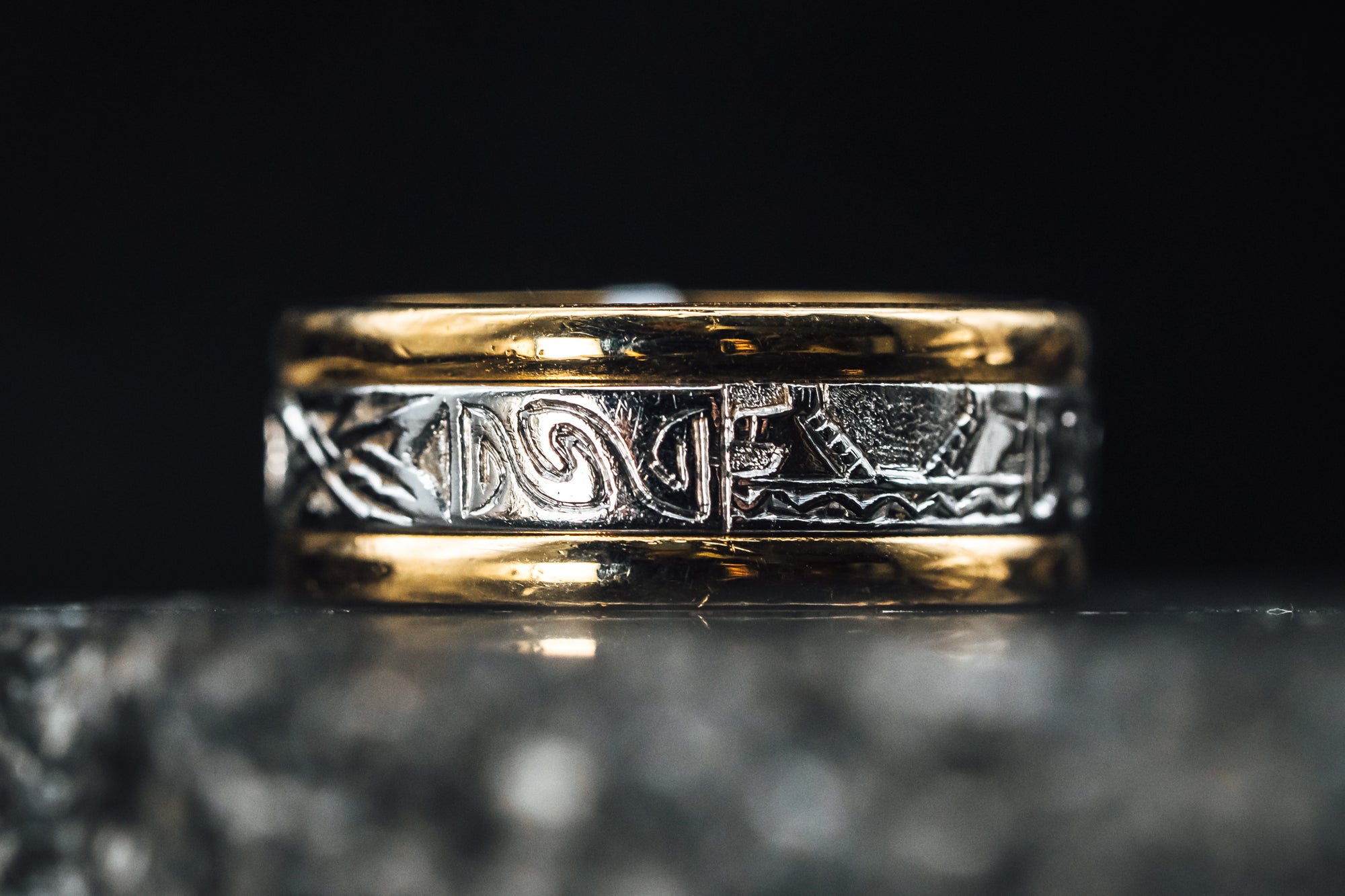 18k Yellow Gold and Engraved Platinum Band