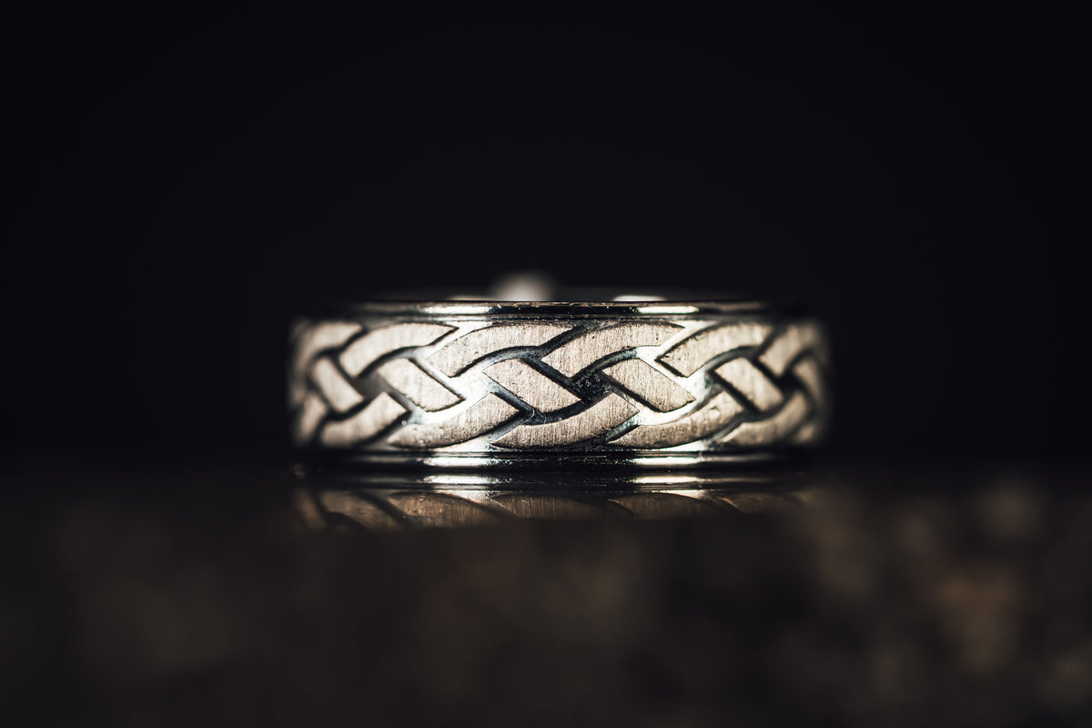 14k White Gold Patterned Band
