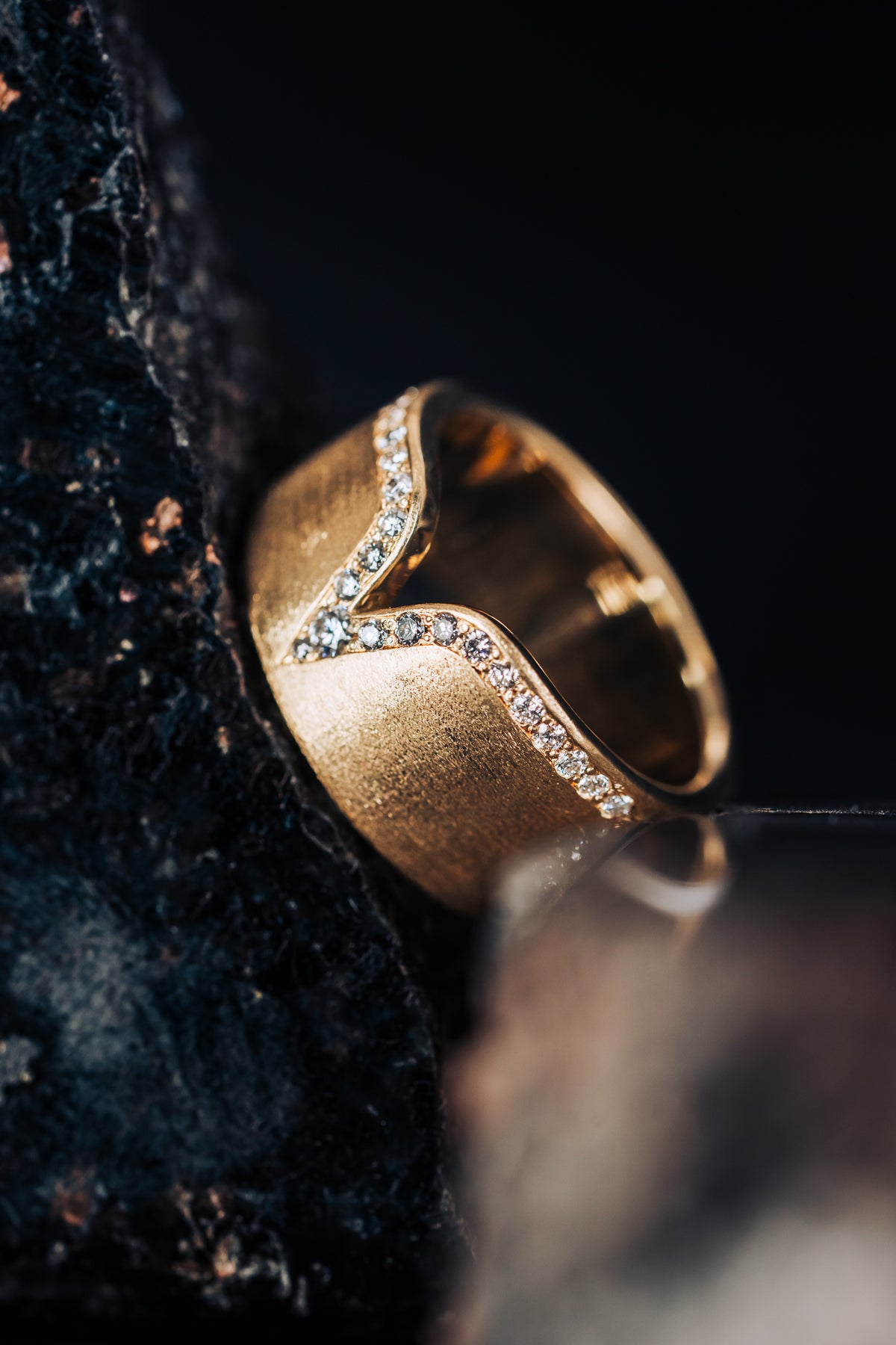 14k Yellow Gold Diamond Wedding Band