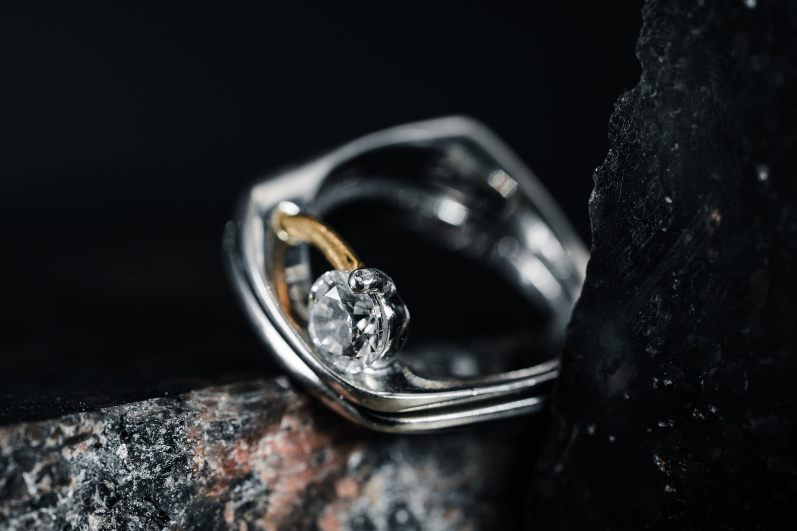 Platinum Mounting Wedding Set