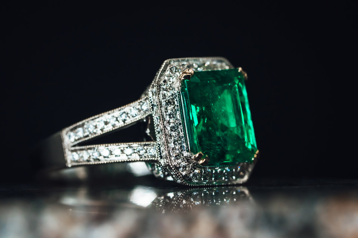 18k White Gold Emerald and Diamond Ring