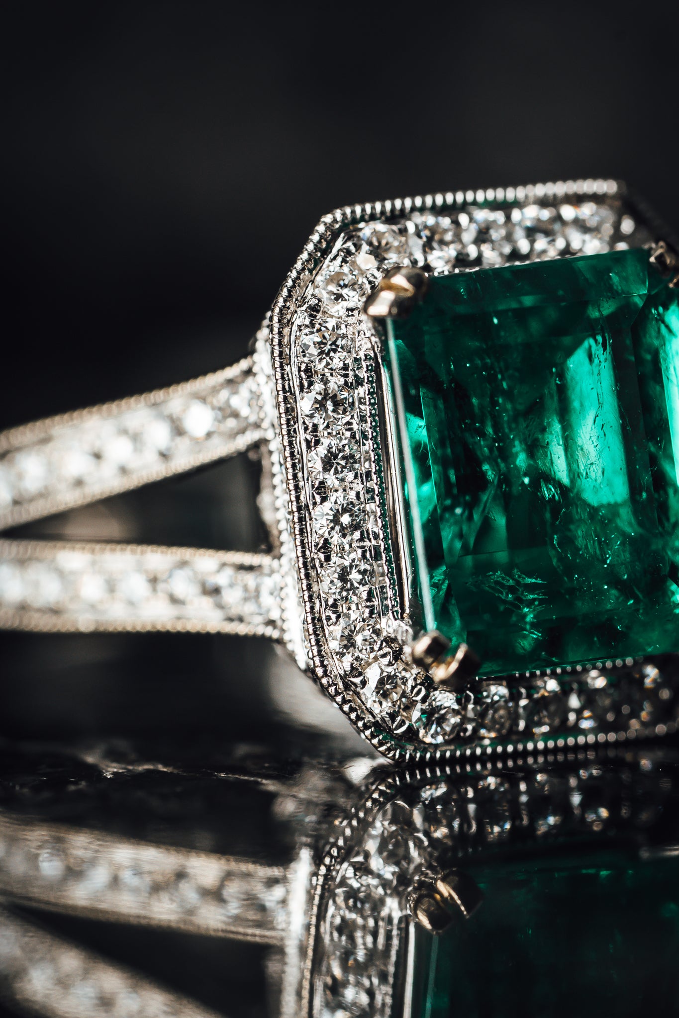 18k White Gold Emerald and Diamond Ring