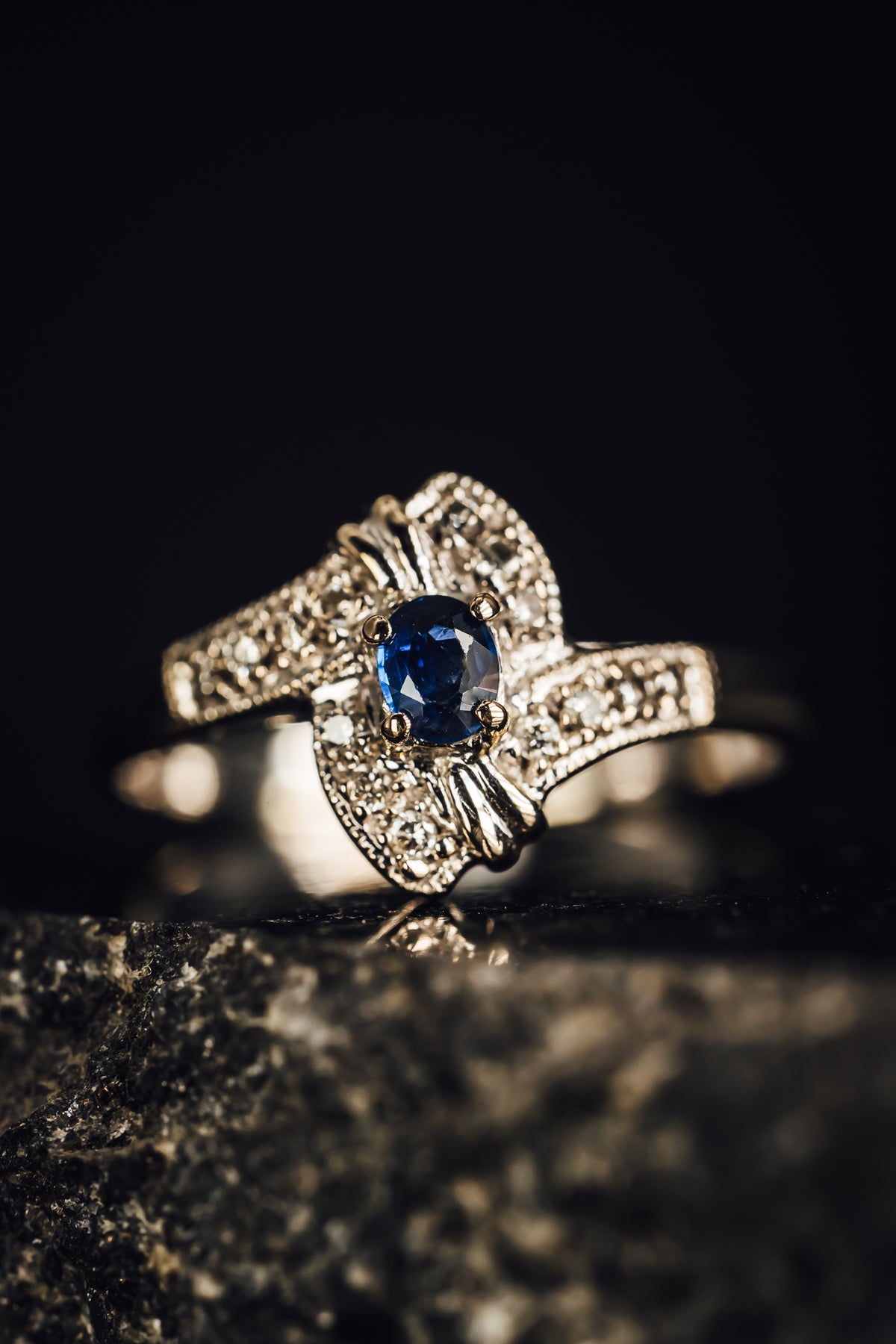 18k White Gold Sapphire and Diamond Ring