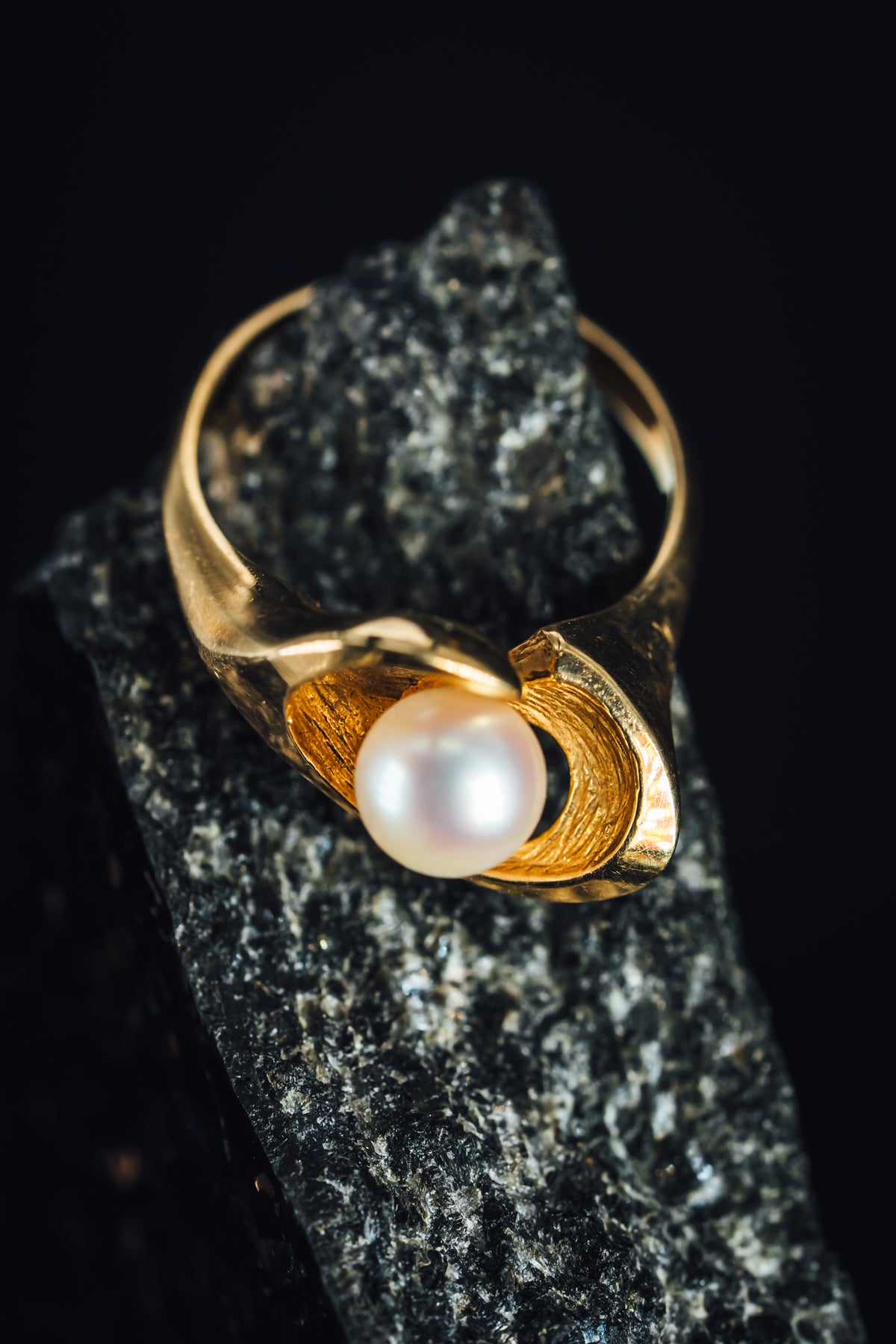 14k Yellow Gold Pearl Ring
