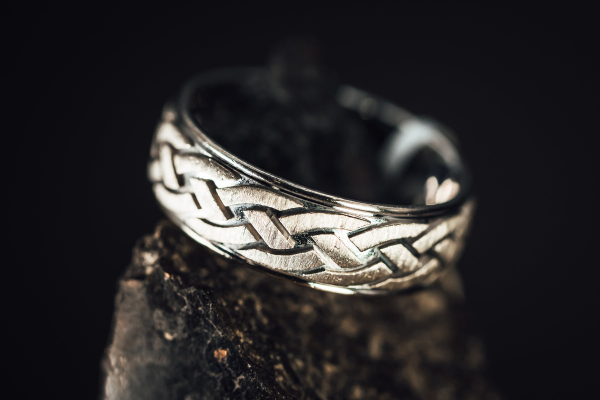 14k White Gold Patterned Band