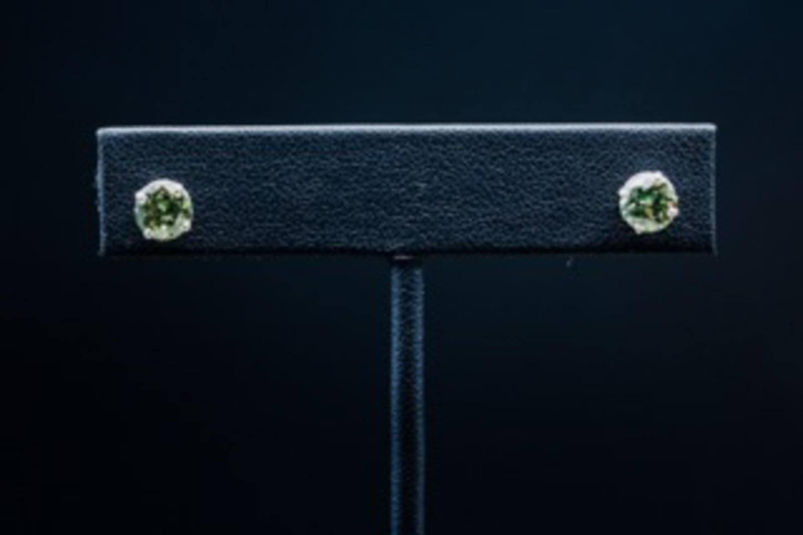 14k White Gold Deamantiod Garnet Stud Earrings