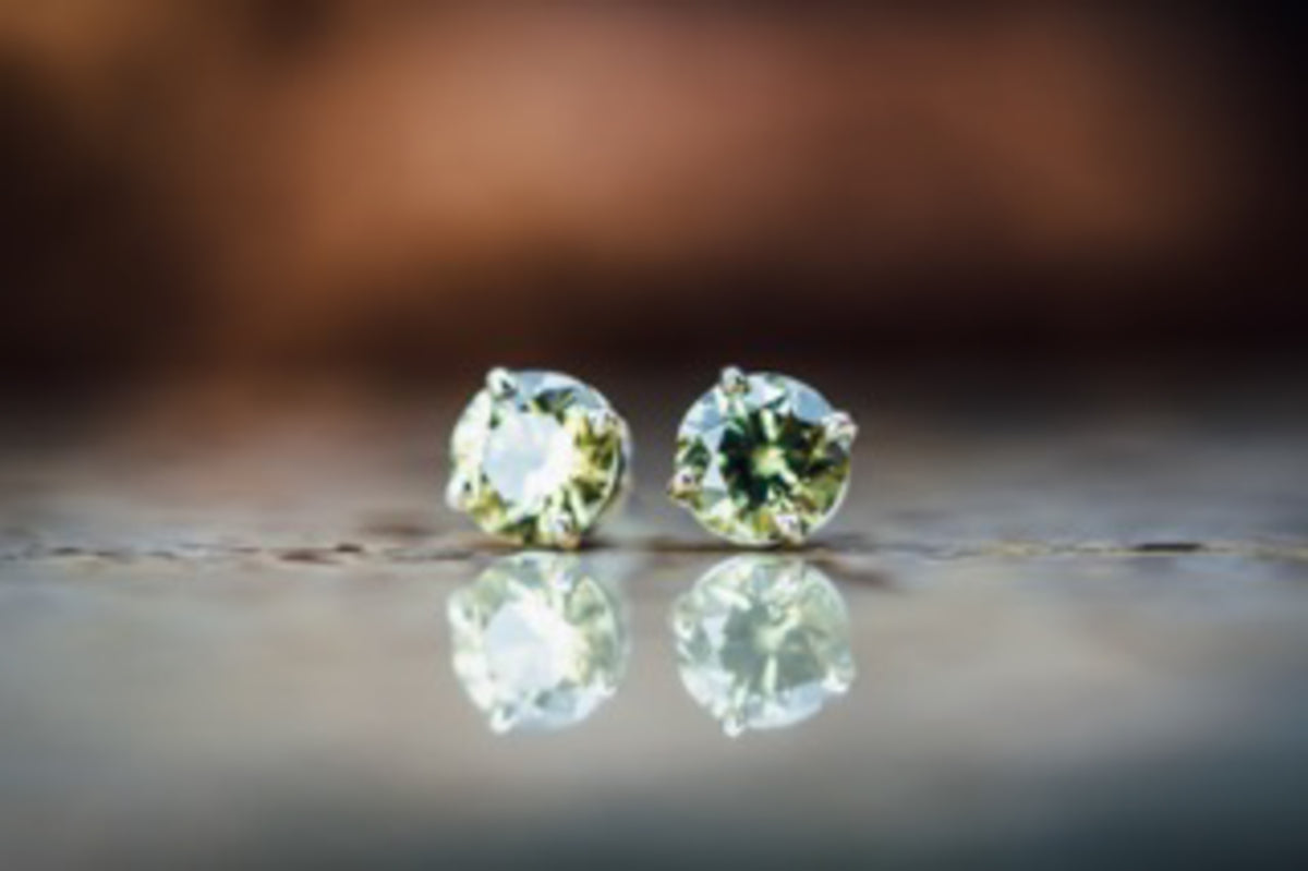 14k White Gold Deamantiod Garnet Stud Earrings