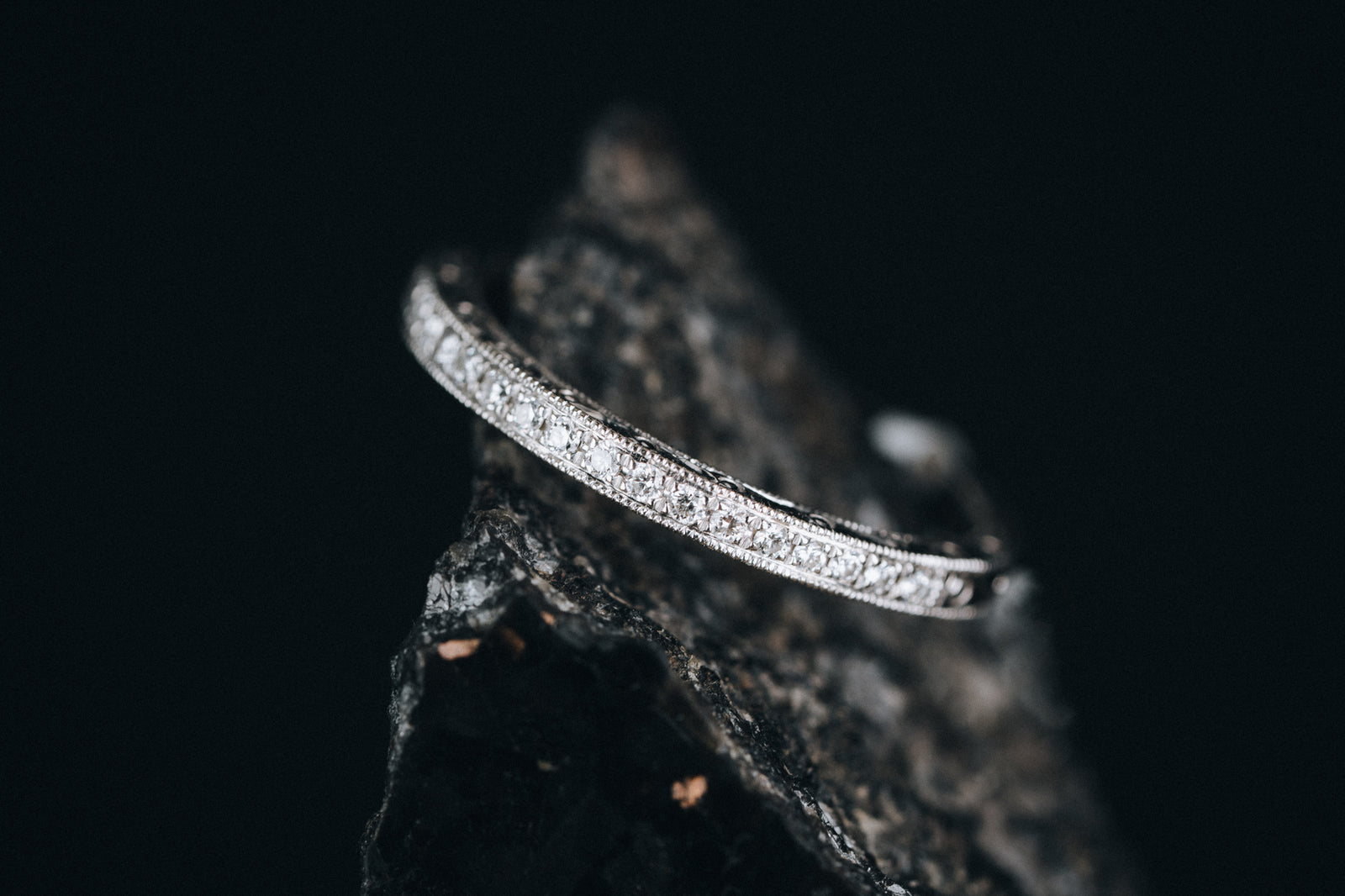 14k White Gold Diamond Art Carved Wedding Band