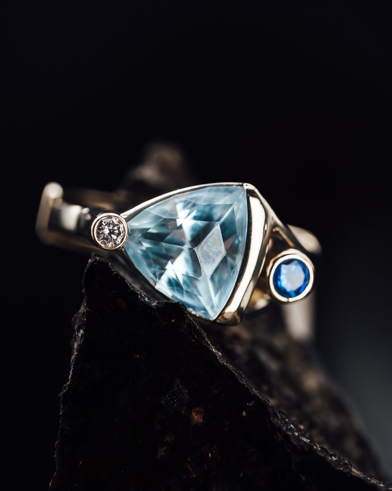 14k White Gold Aquamarine Sapphire and Diamond Ring