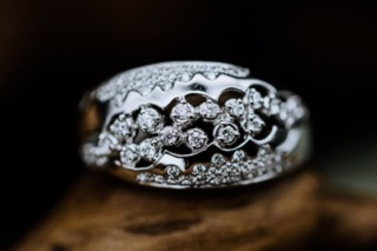 14k White Gold Diamond Bezel and Pave&#39; Ring