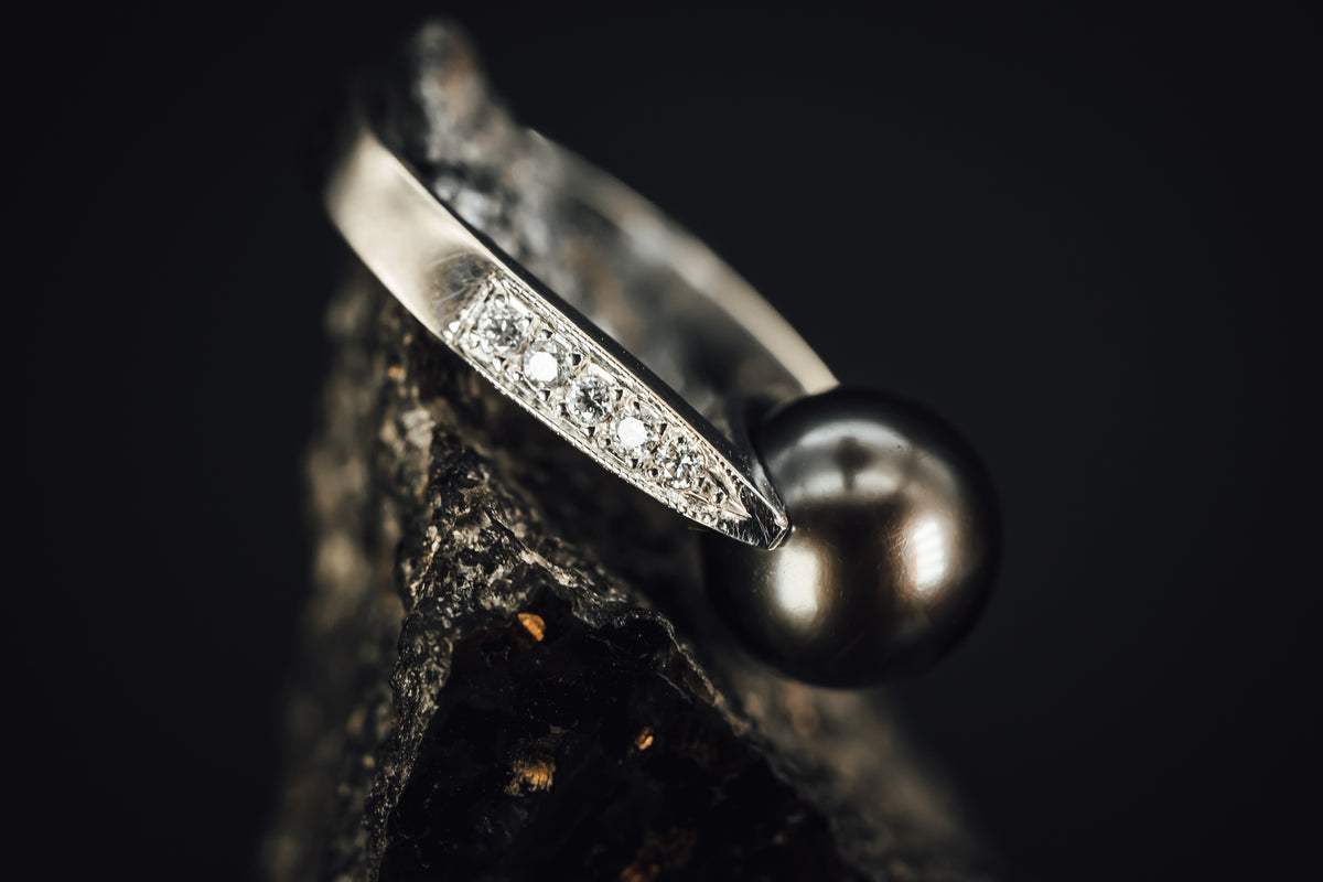 14k White Gold Tahitian Pearl and Diamond Ring