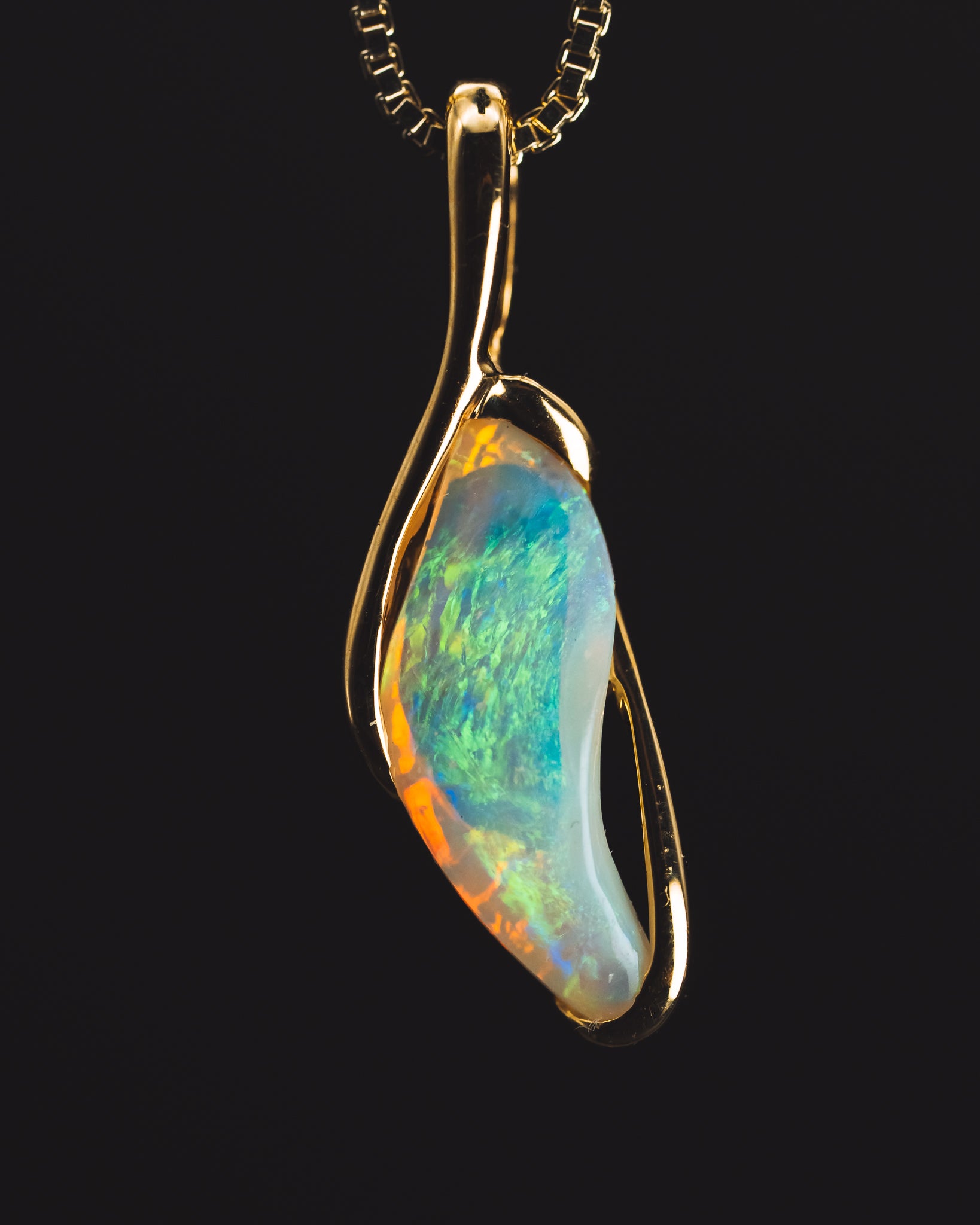 18k Yellow Gold Opal Pendant