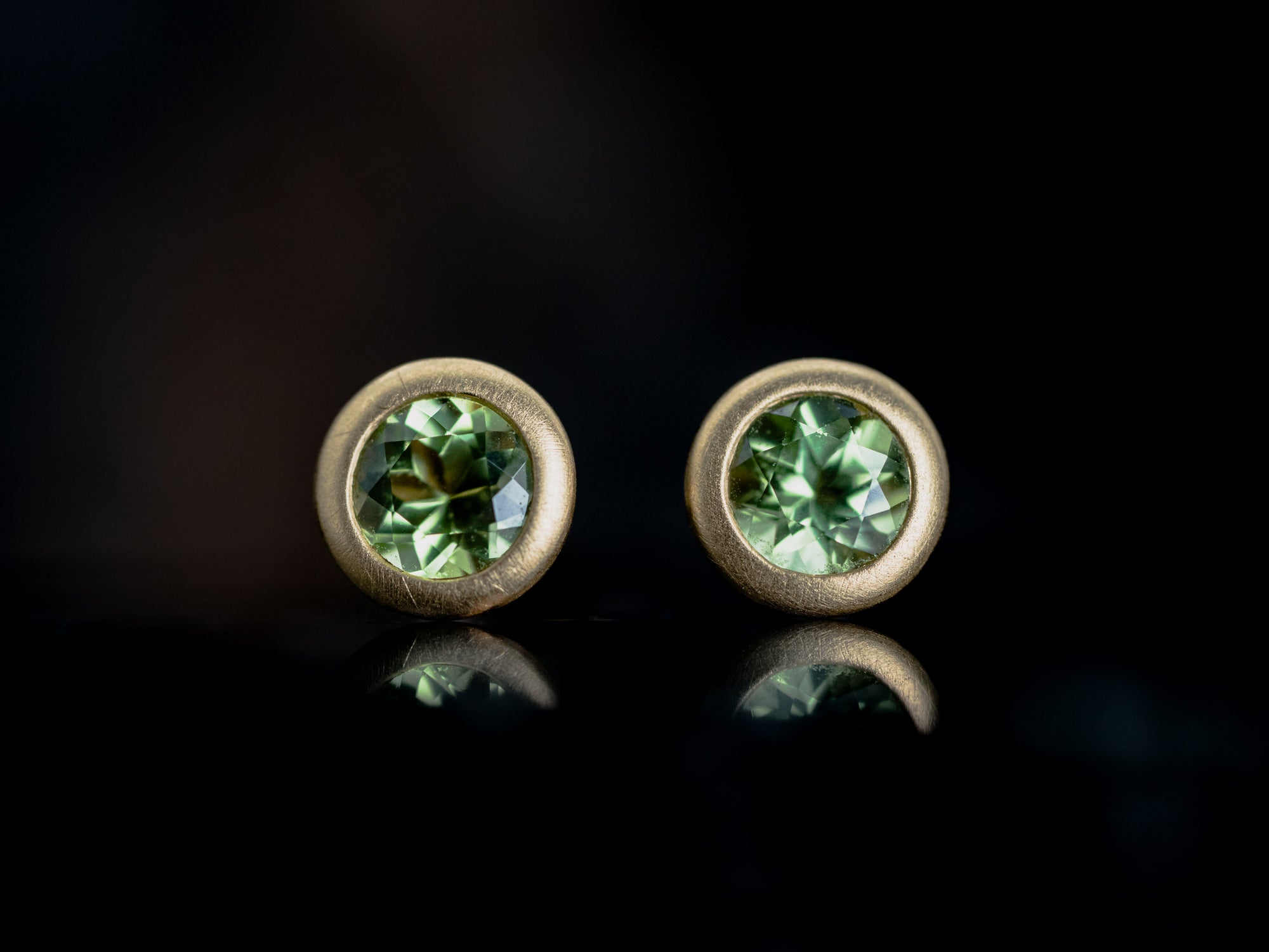 18k Yellow Gold Peridot Stud Earrings