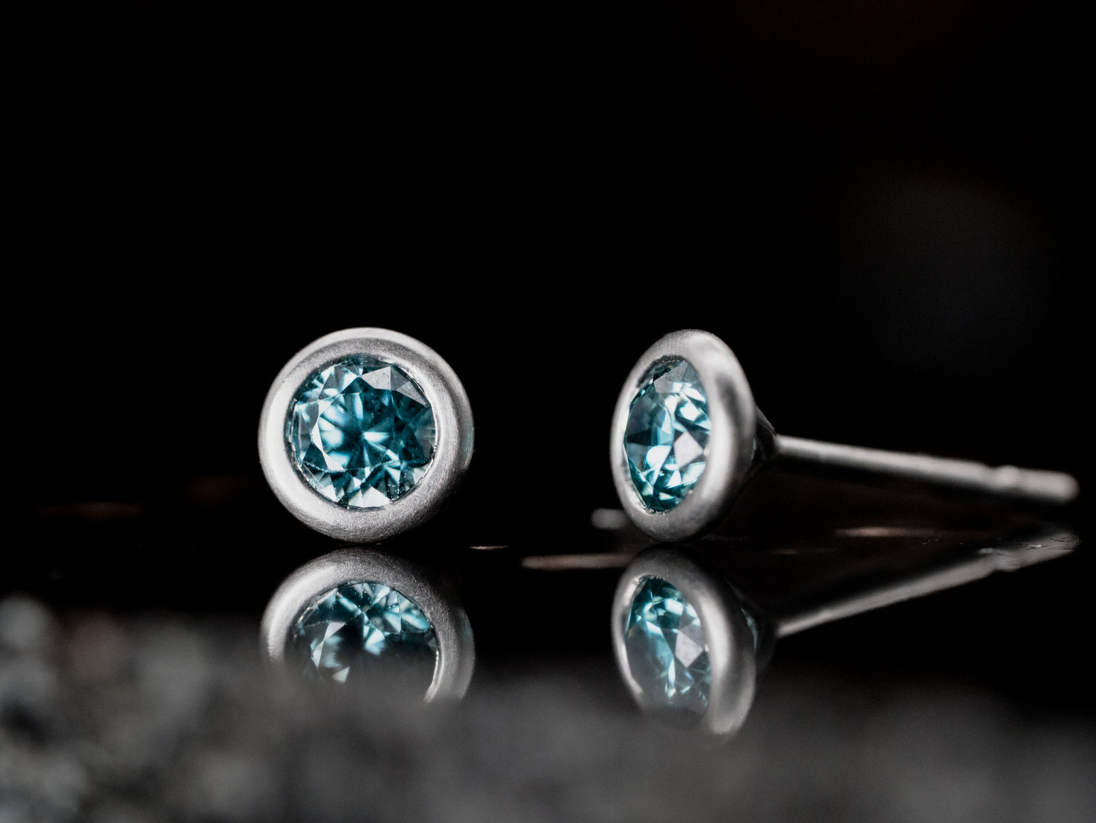 14k White Gold Blue Zircon Stud Earrings