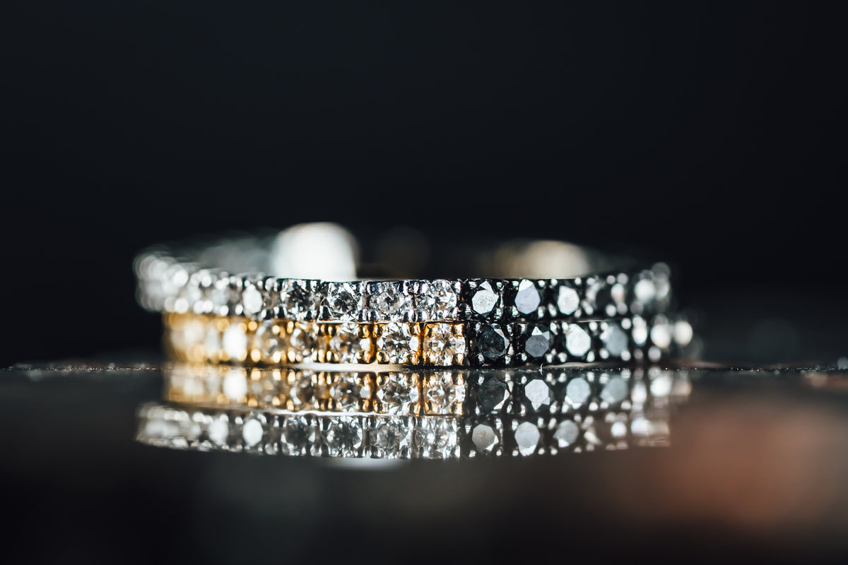 18k White Gold Black and White Diamond Ring