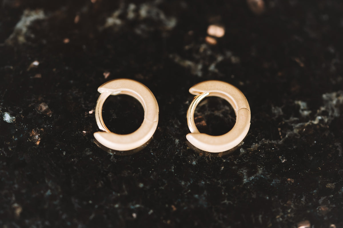 14k Yellow Gold Small Huggie Hoop Earrings