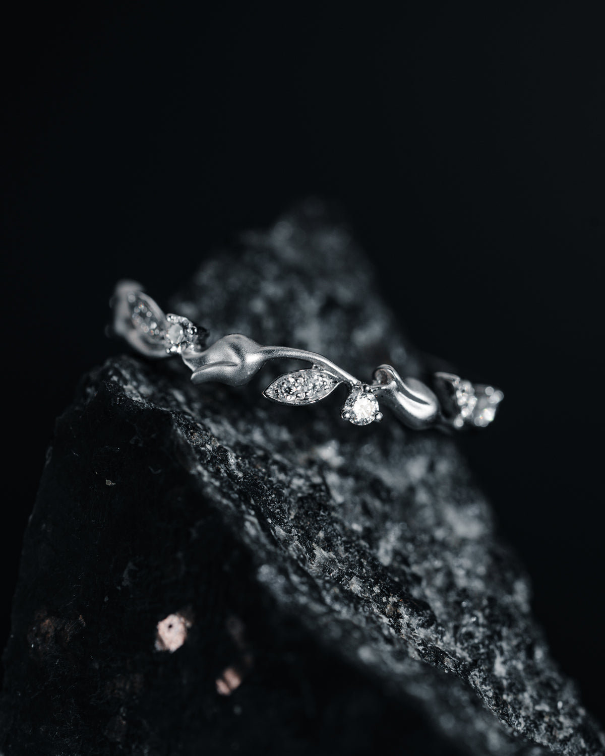 14k White Gold Sackable Diamond and Leaf Ring