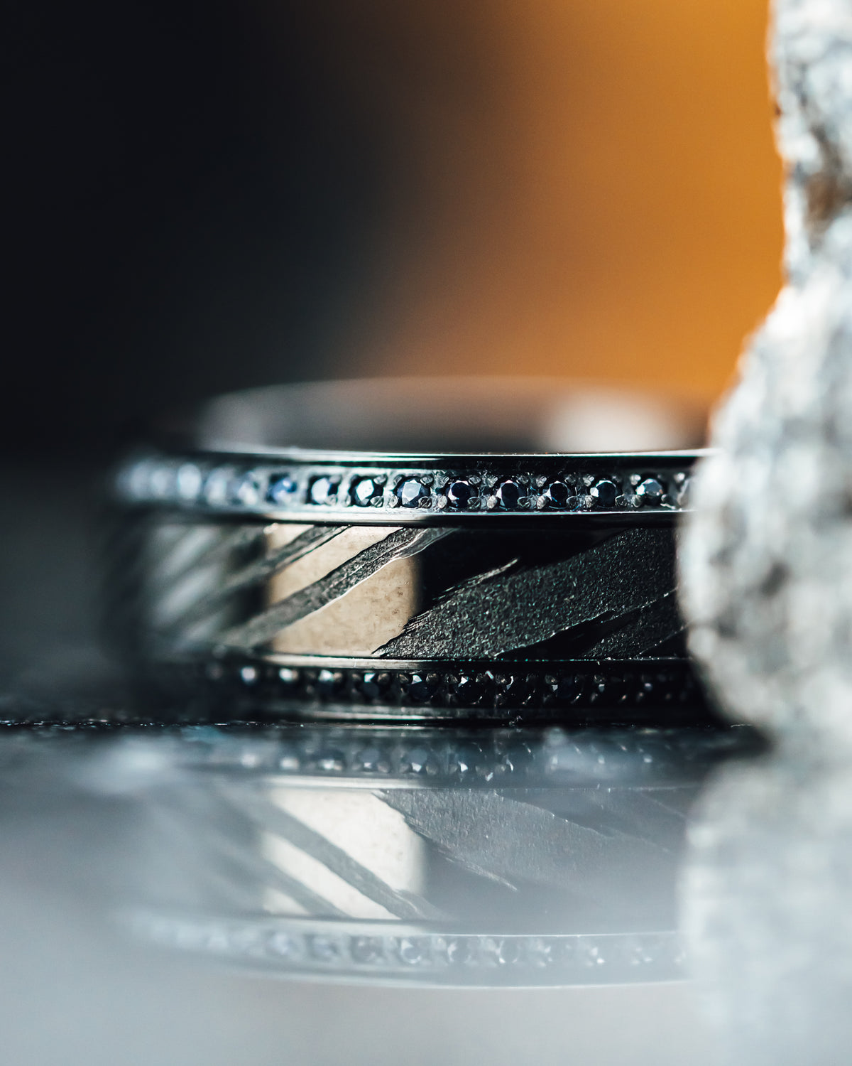 Black Damascus Steel Inlaid Polished Black Titanium Men&#39;s Wedding Band With Black Sapphire Beveled Edges