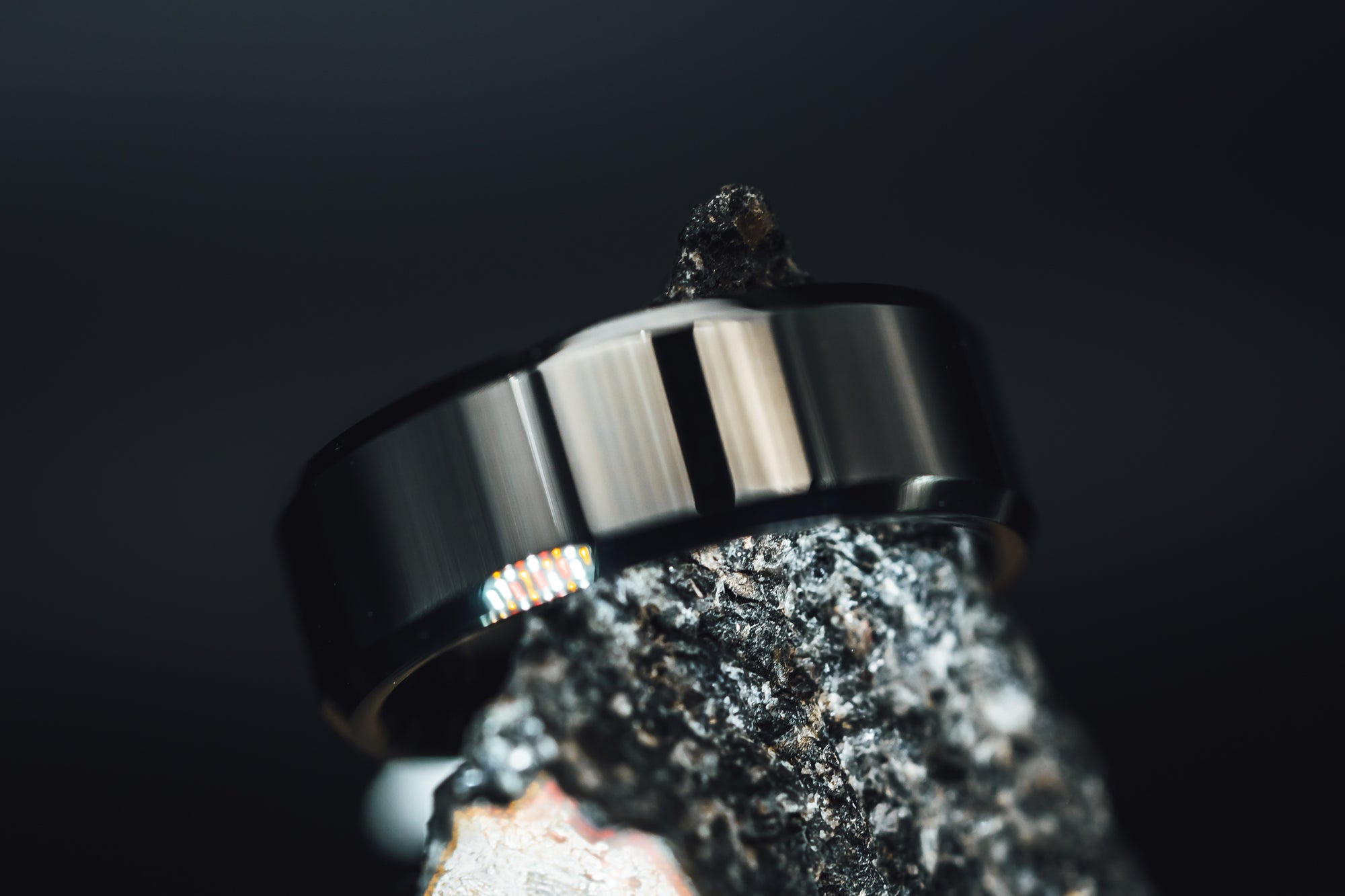 Tungsten Black Beveled Edge Band
