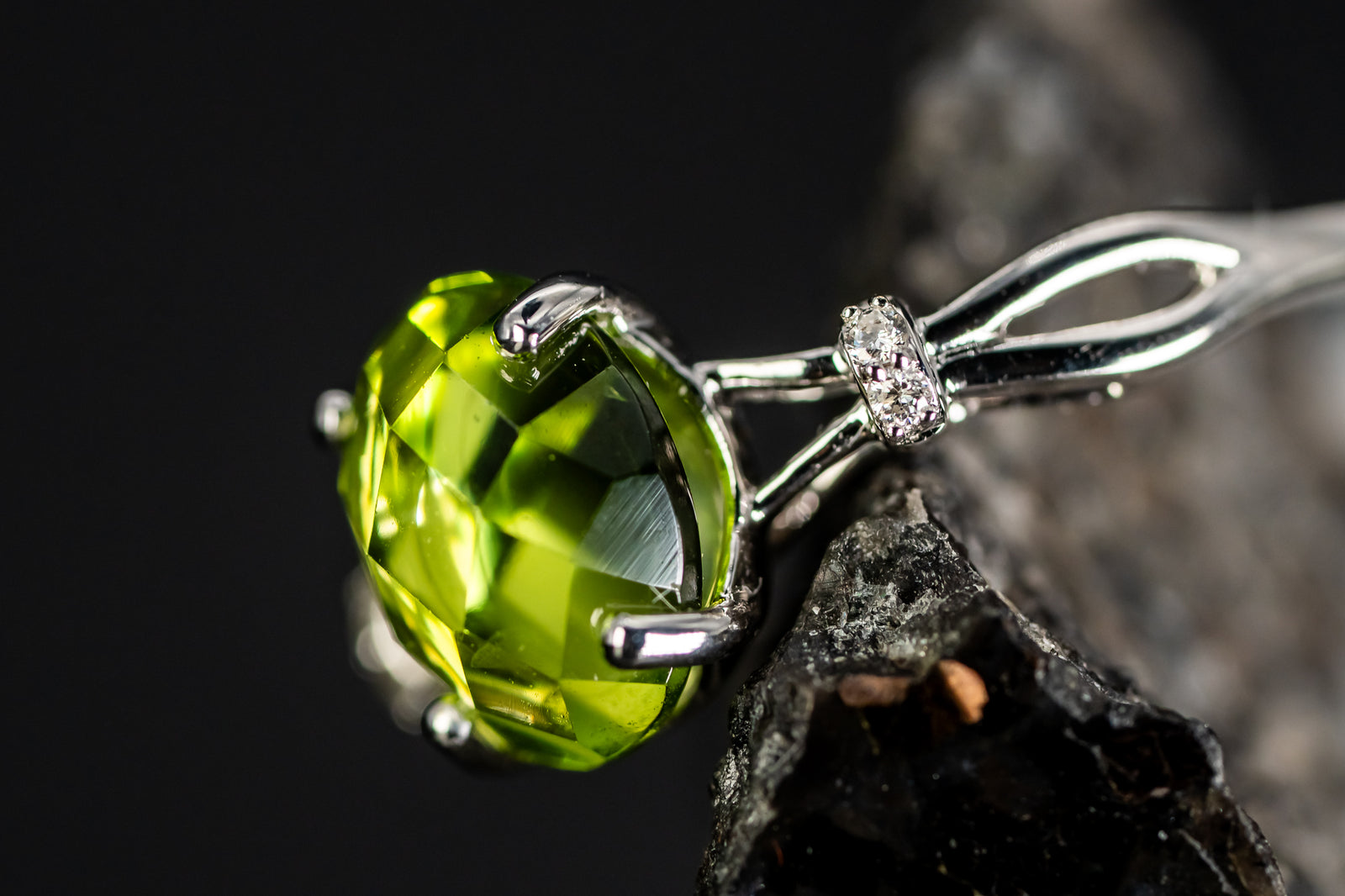 14k White Gold Oval Faceted Peridot and Diamond Ring