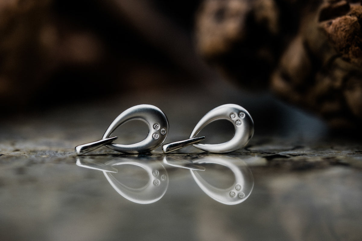 14k White Gold Diamond Drop Earrings