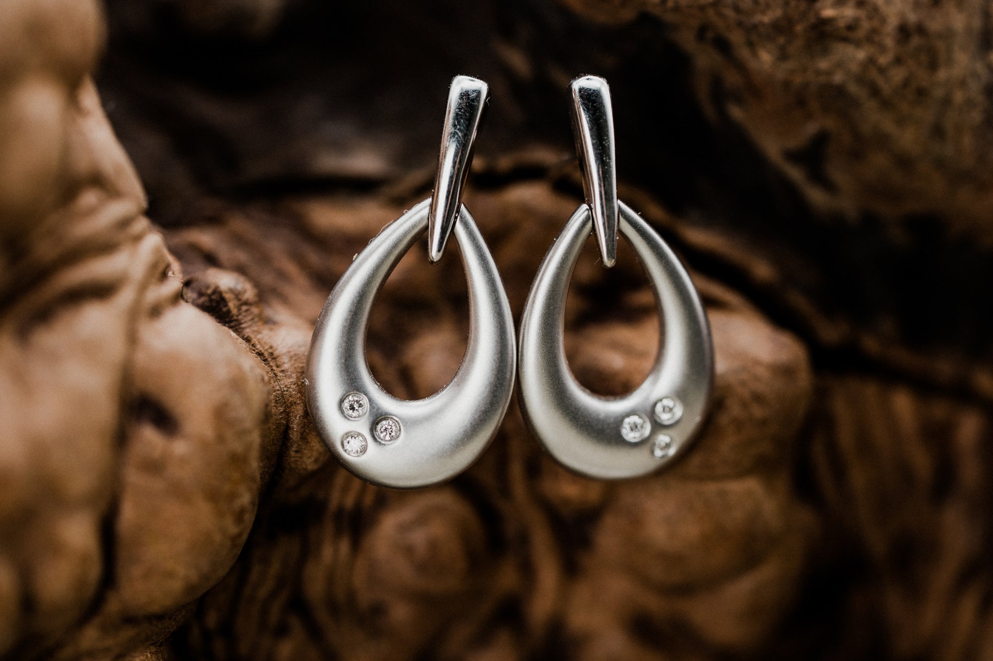 14k White Gold Diamond Drop Earrings