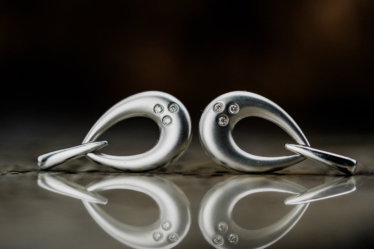 14k White Gold Diamond Drop Earrings