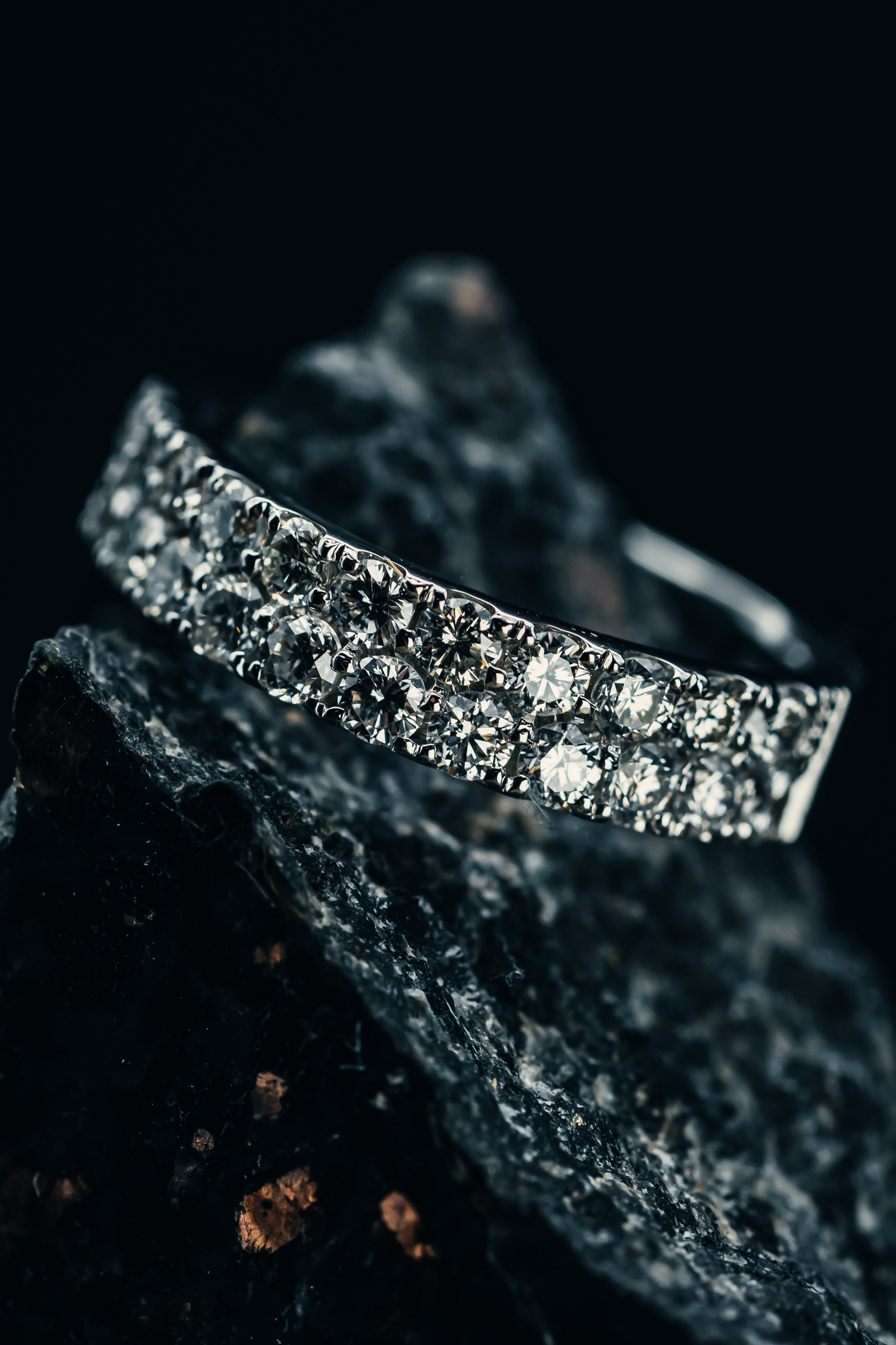 18k White Gold Diamond Anniversary Ring