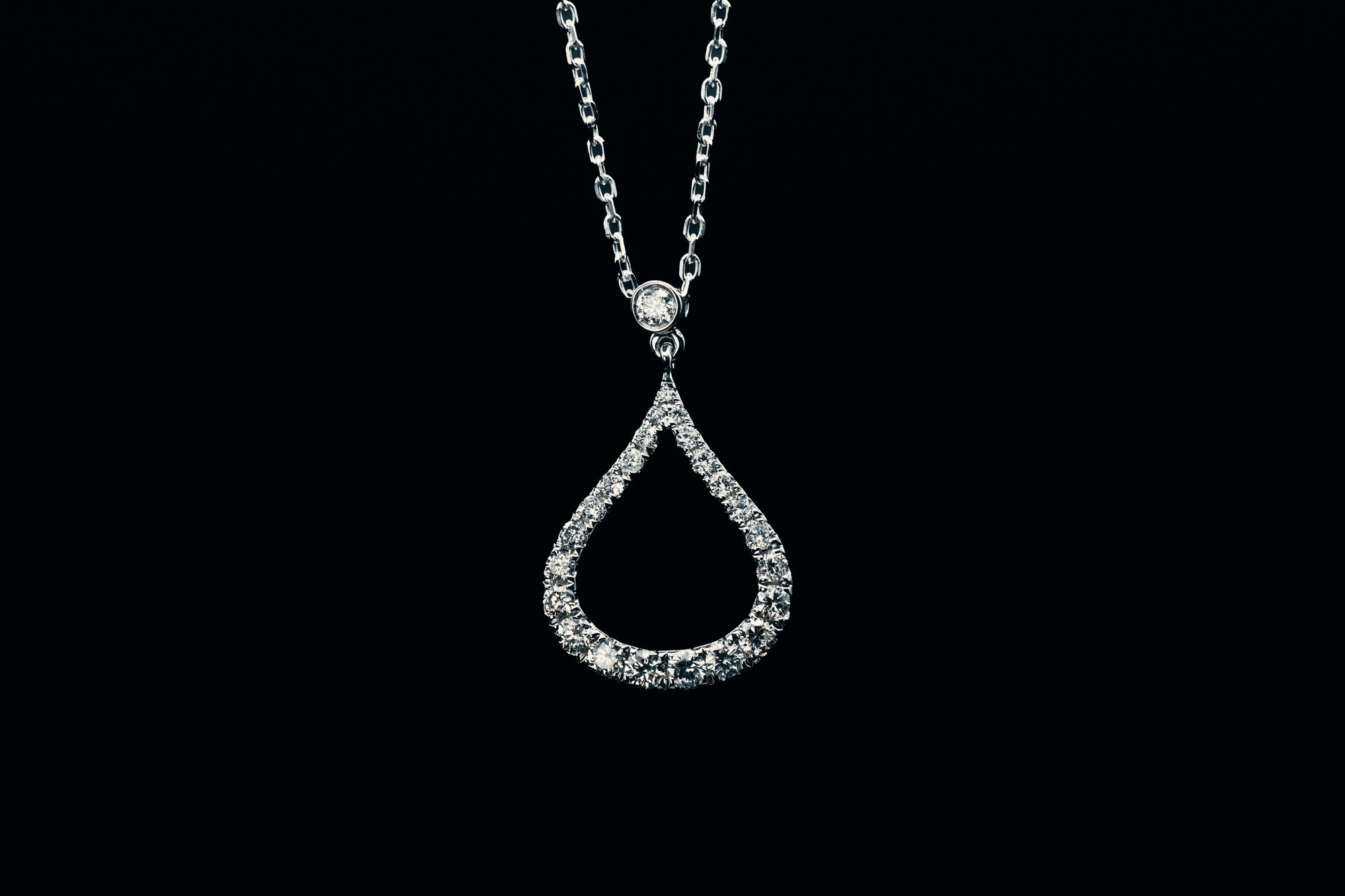 14k White Gold Diamond Teardrop Necklace