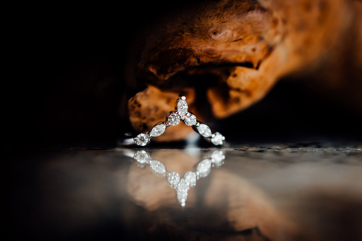 14k White Gold Diamond V Band