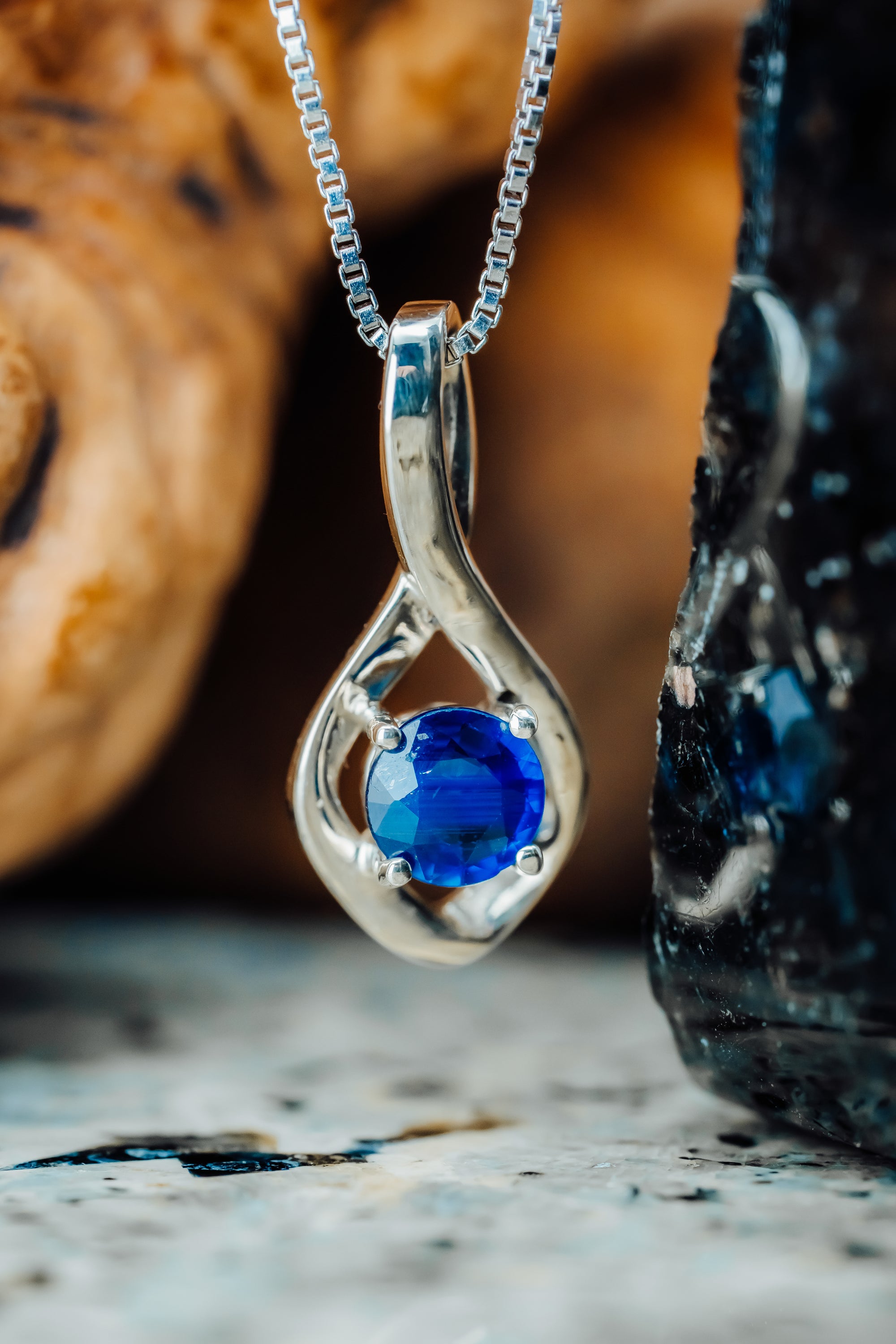 14k White Gold Sapphire Pendant