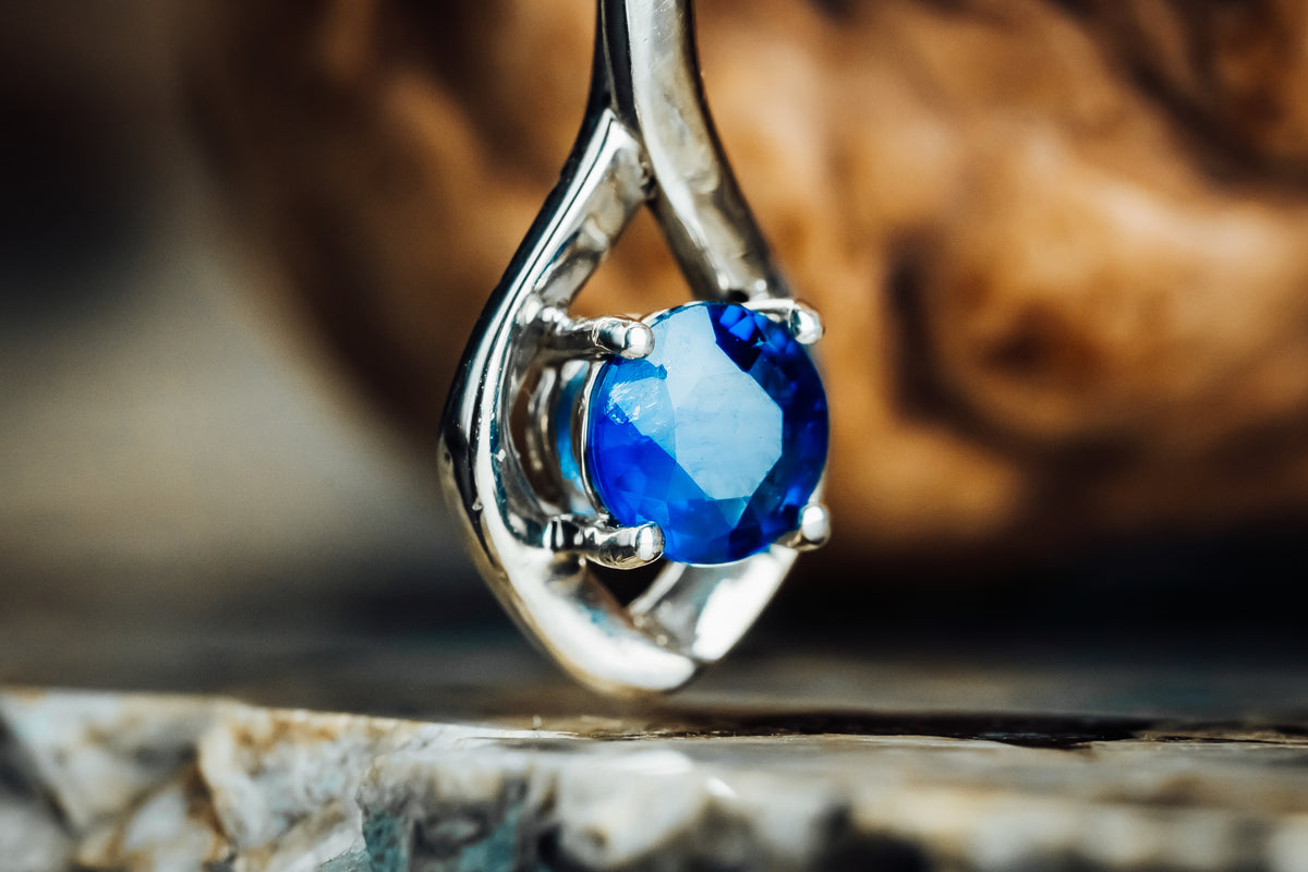 14k White Gold Sapphire Pendant