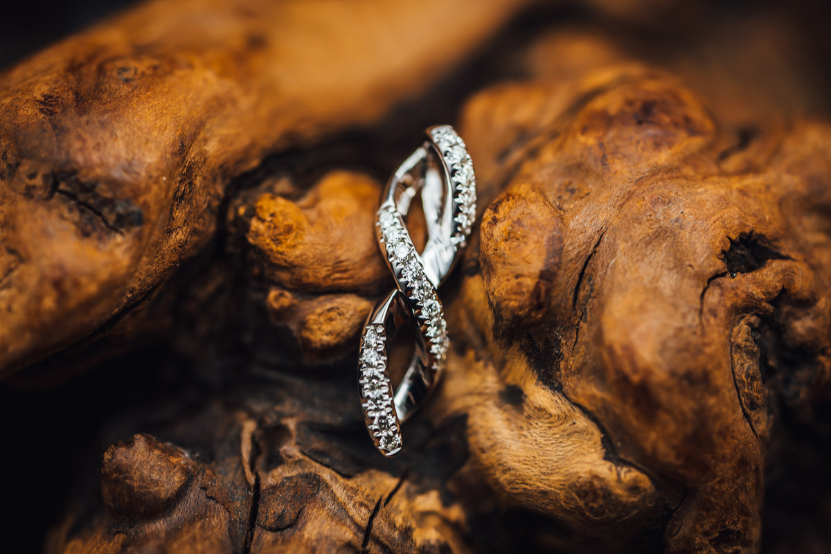 14k White Gold Twist Diamond Pendant