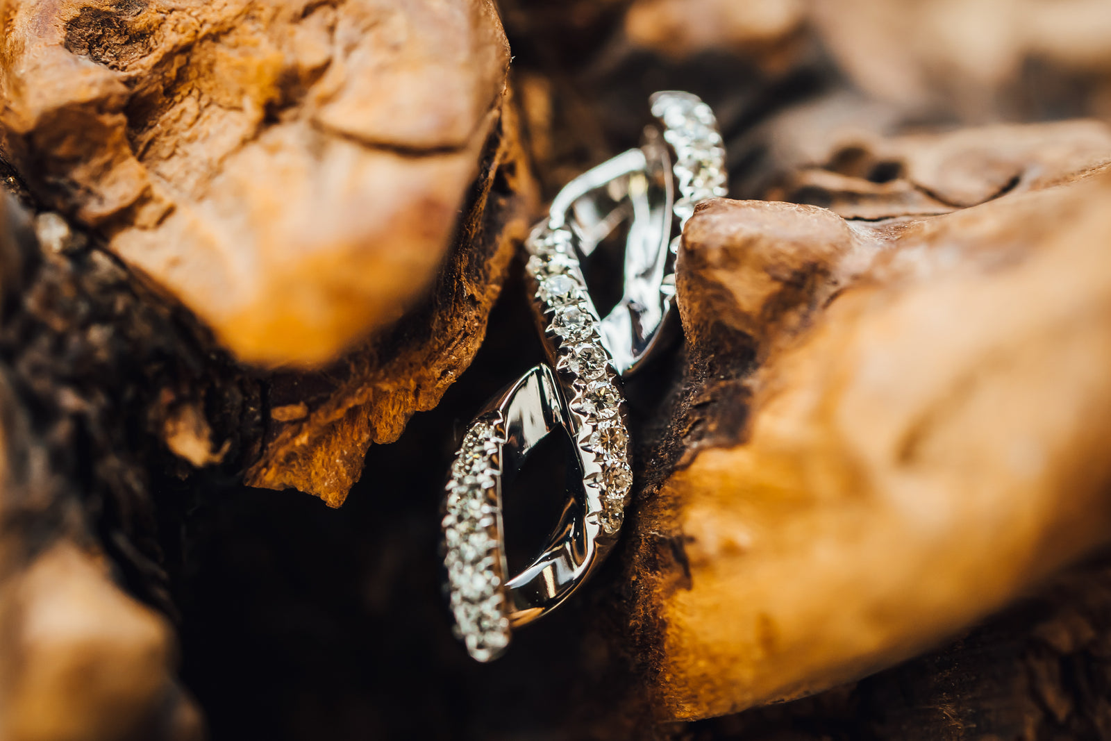 14k White Gold Twist Diamond Pendant