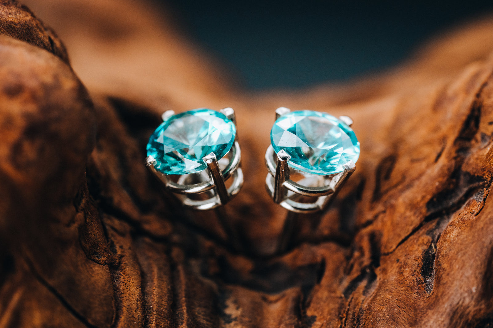 14k White Gold Blue Zircon Stud Earrings