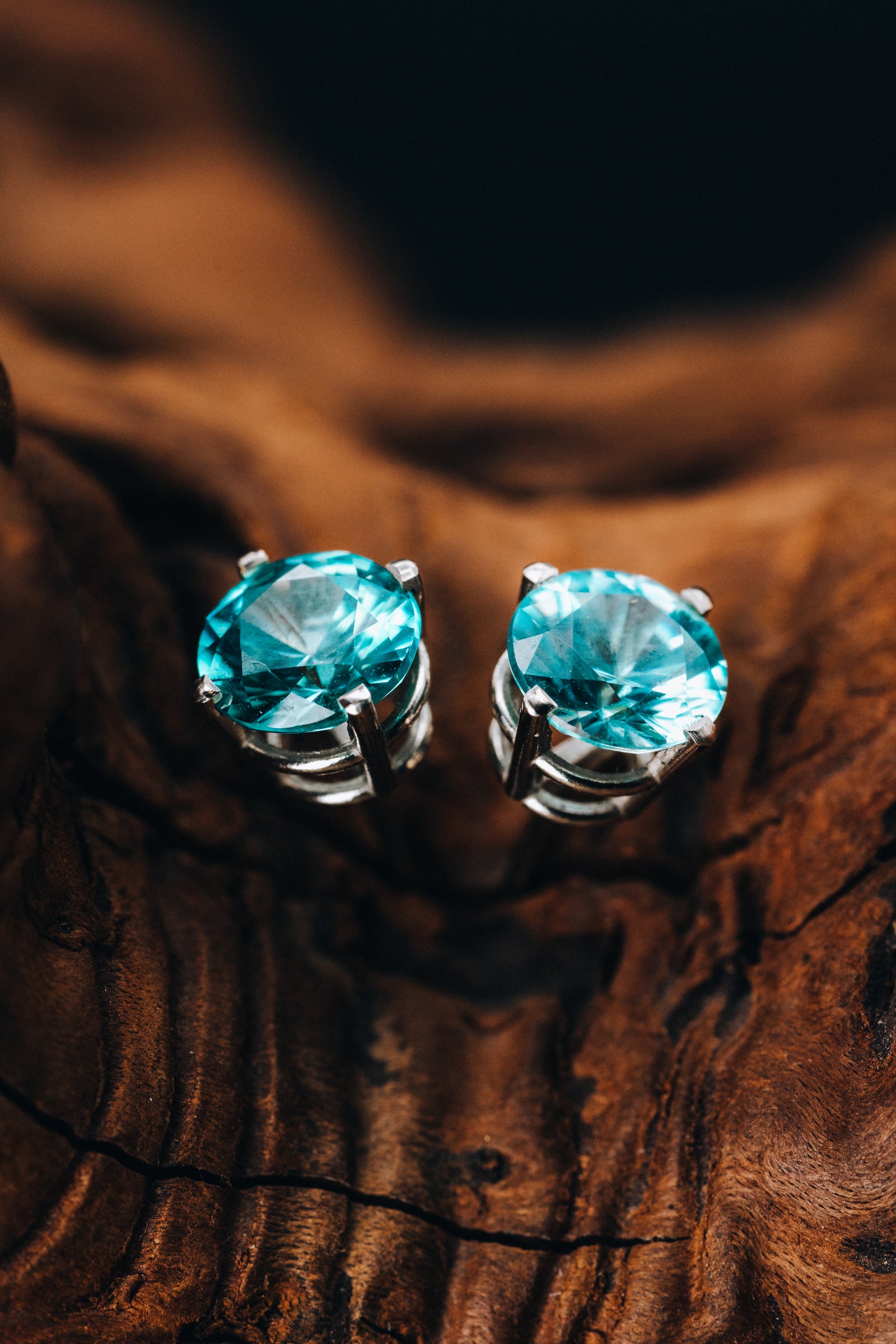 14k White Gold Blue Zircon Stud Earrings