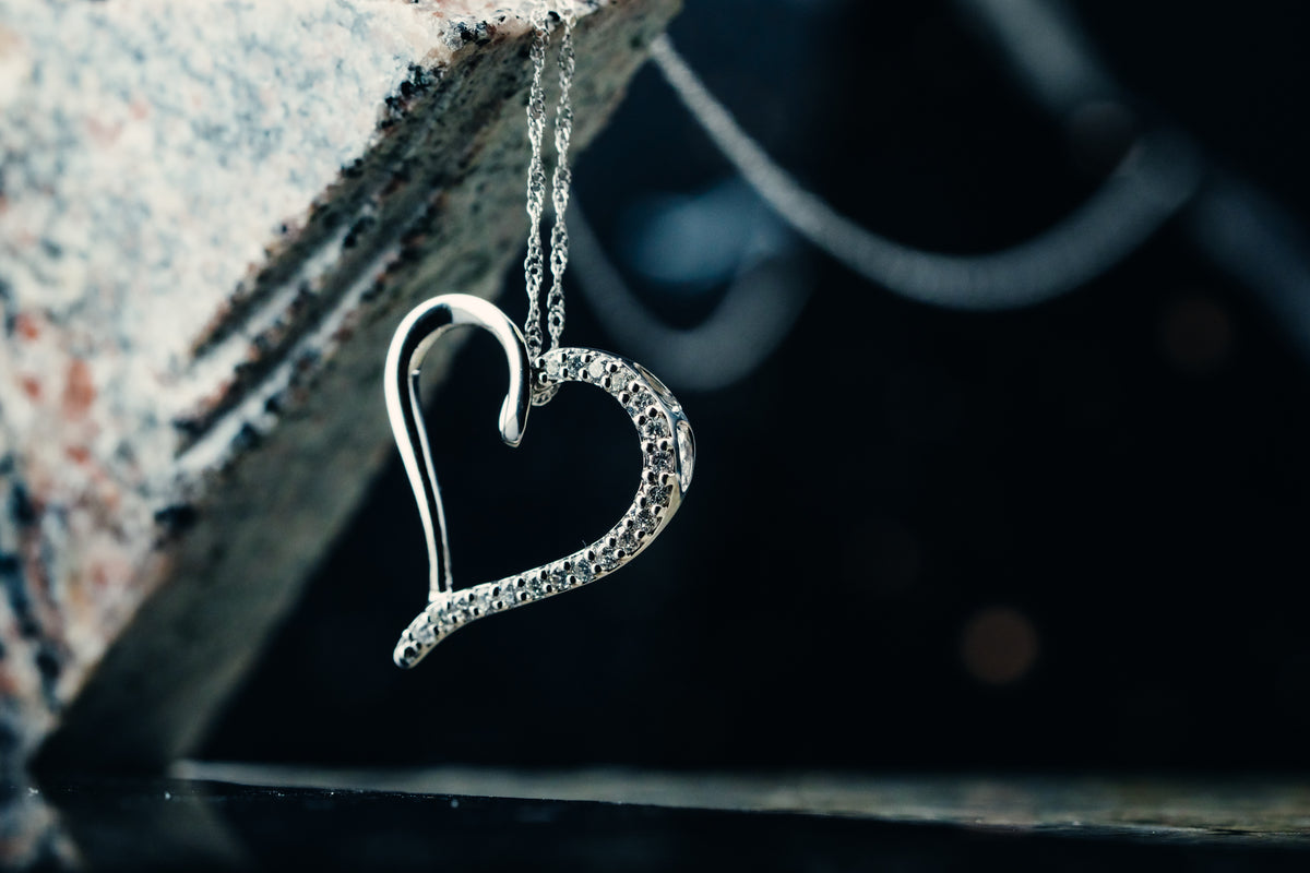 14k White Gold Diamond Heart Pendant