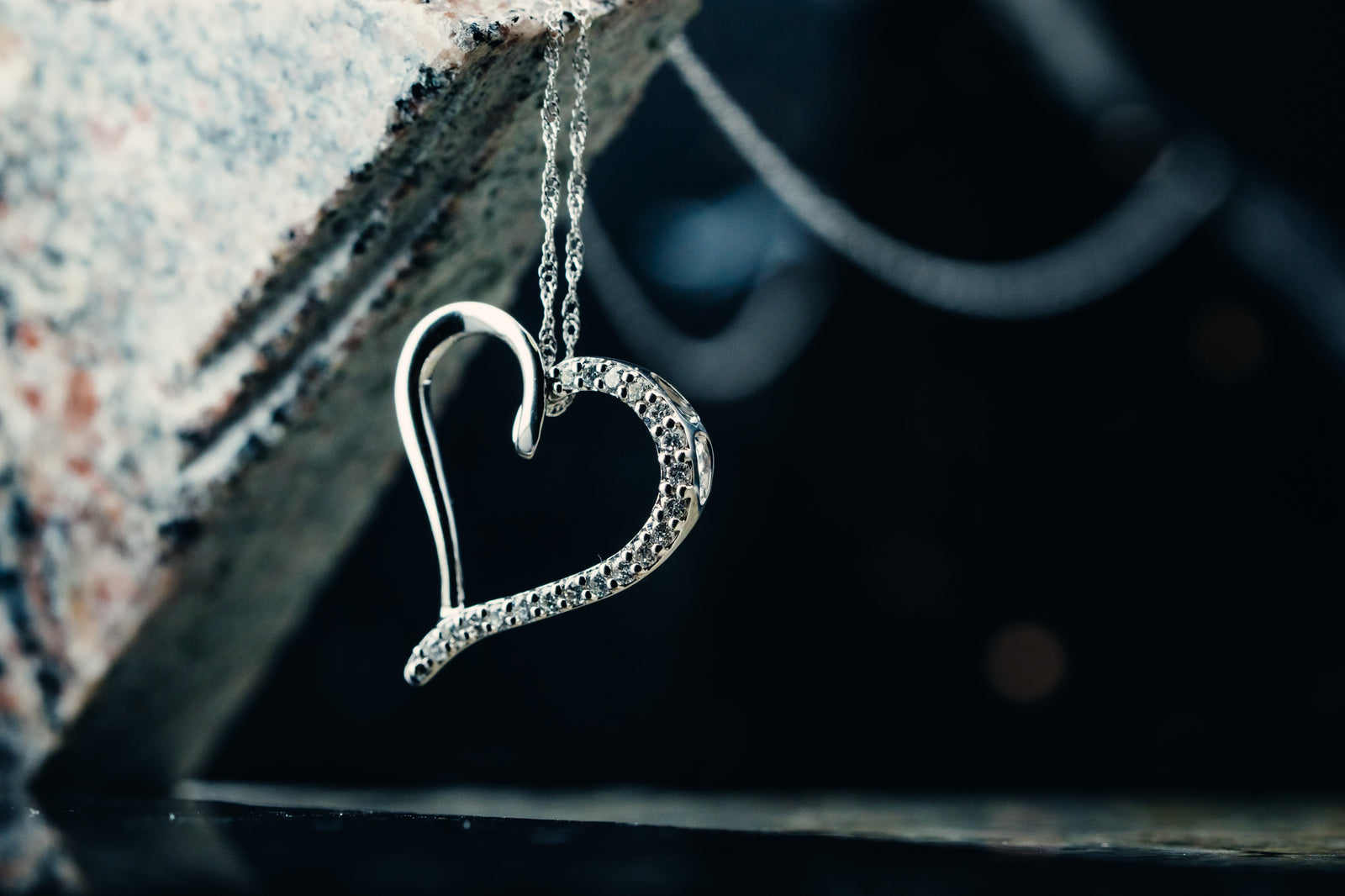 14k White Gold Diamond Heart Pendant