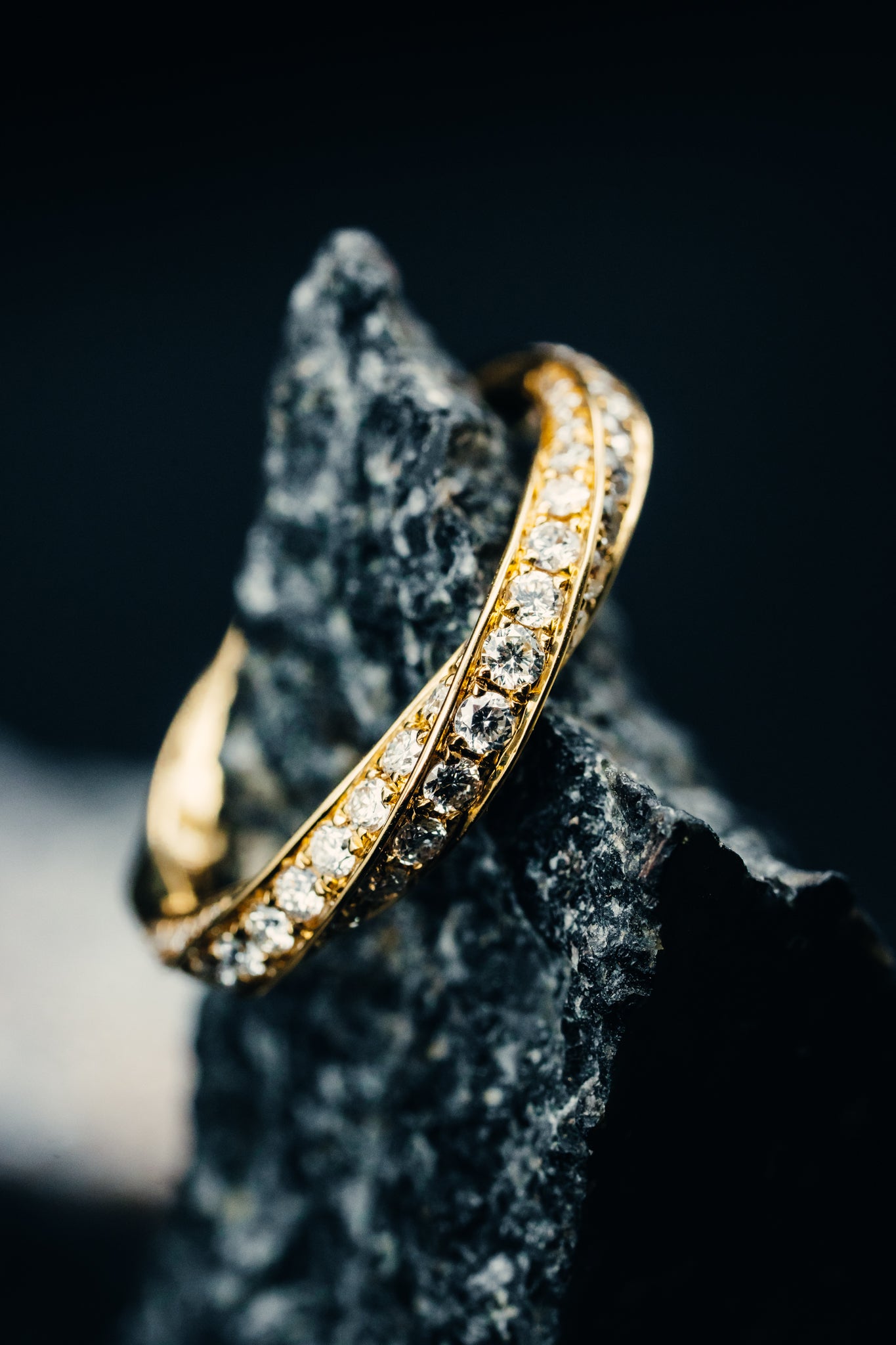 18k Yellow Gold Diamond Anniversary Twist Band