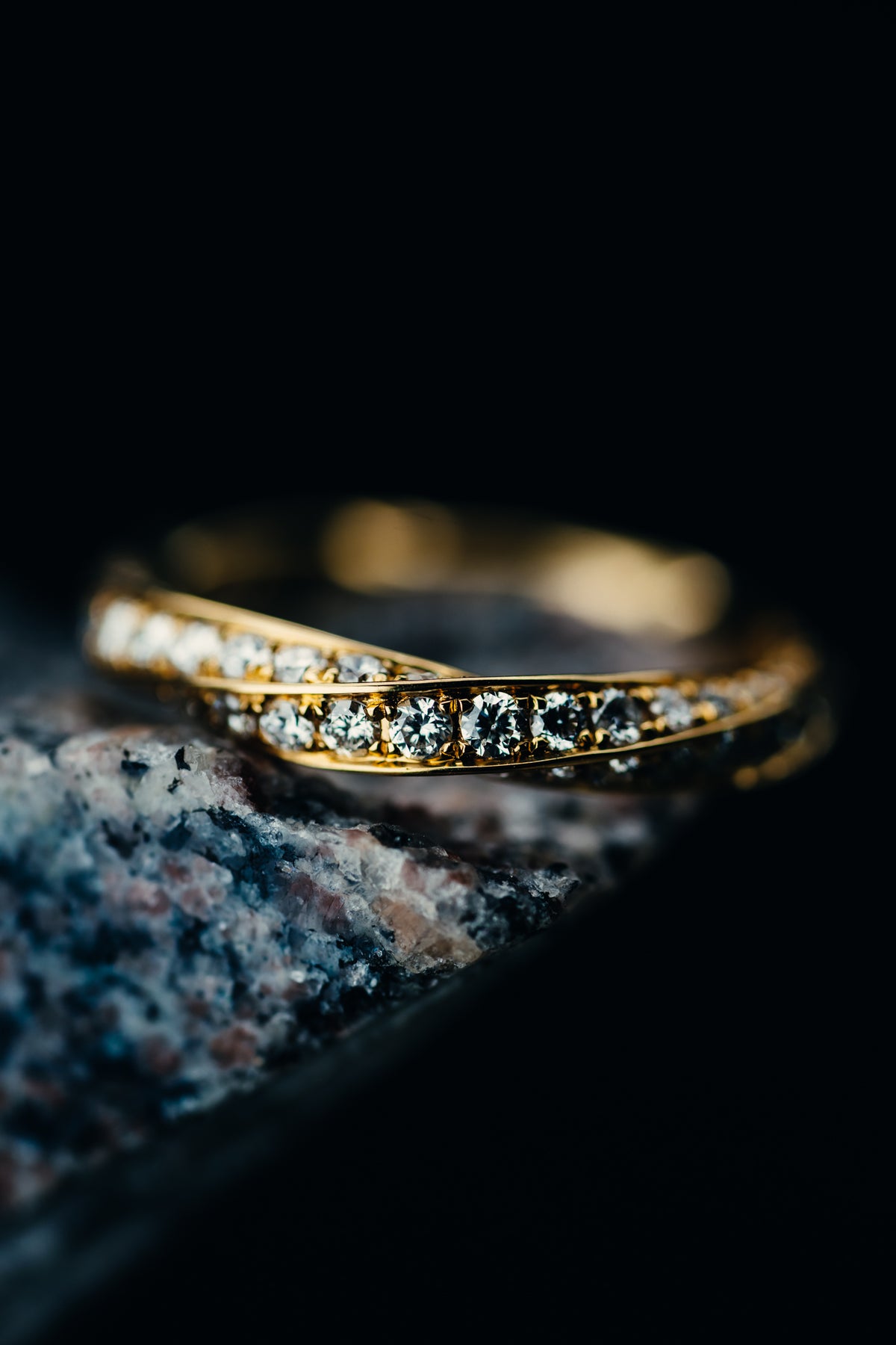 18k Yellow Gold Diamond Anniversary Twist Band