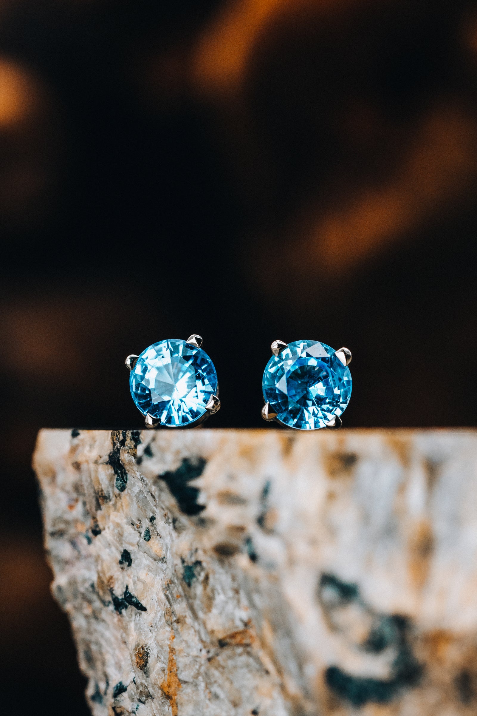 14k White Gold Blue Zircon Stud Earrings