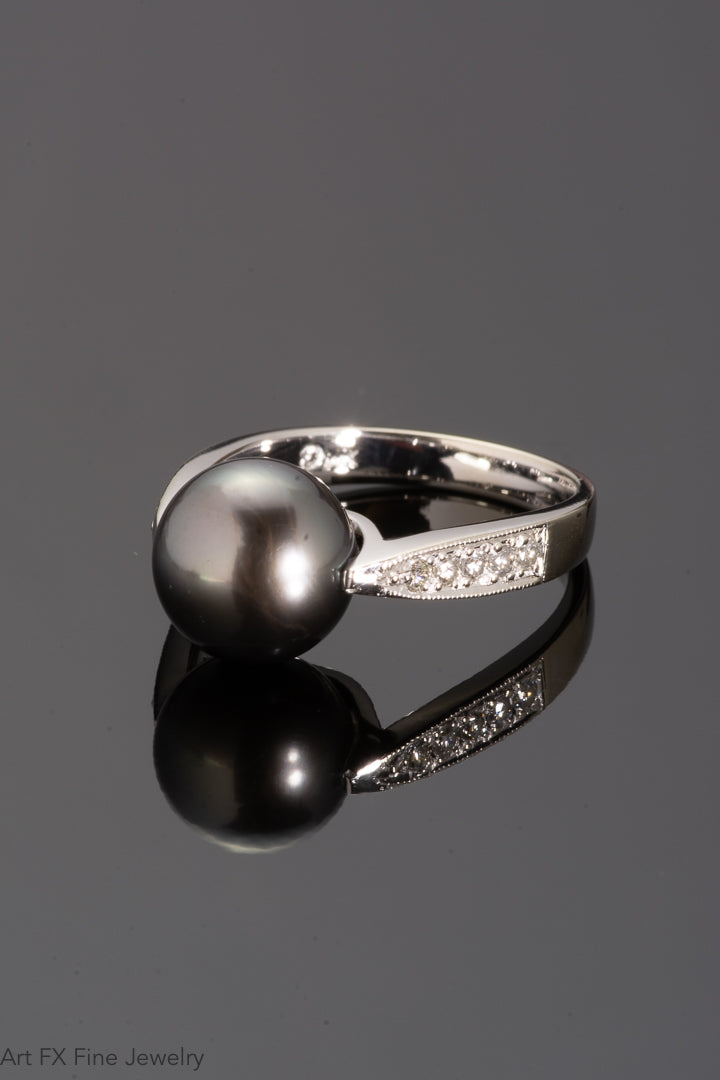 14k White Gold Tahitian Pearl and Diamond Ring
