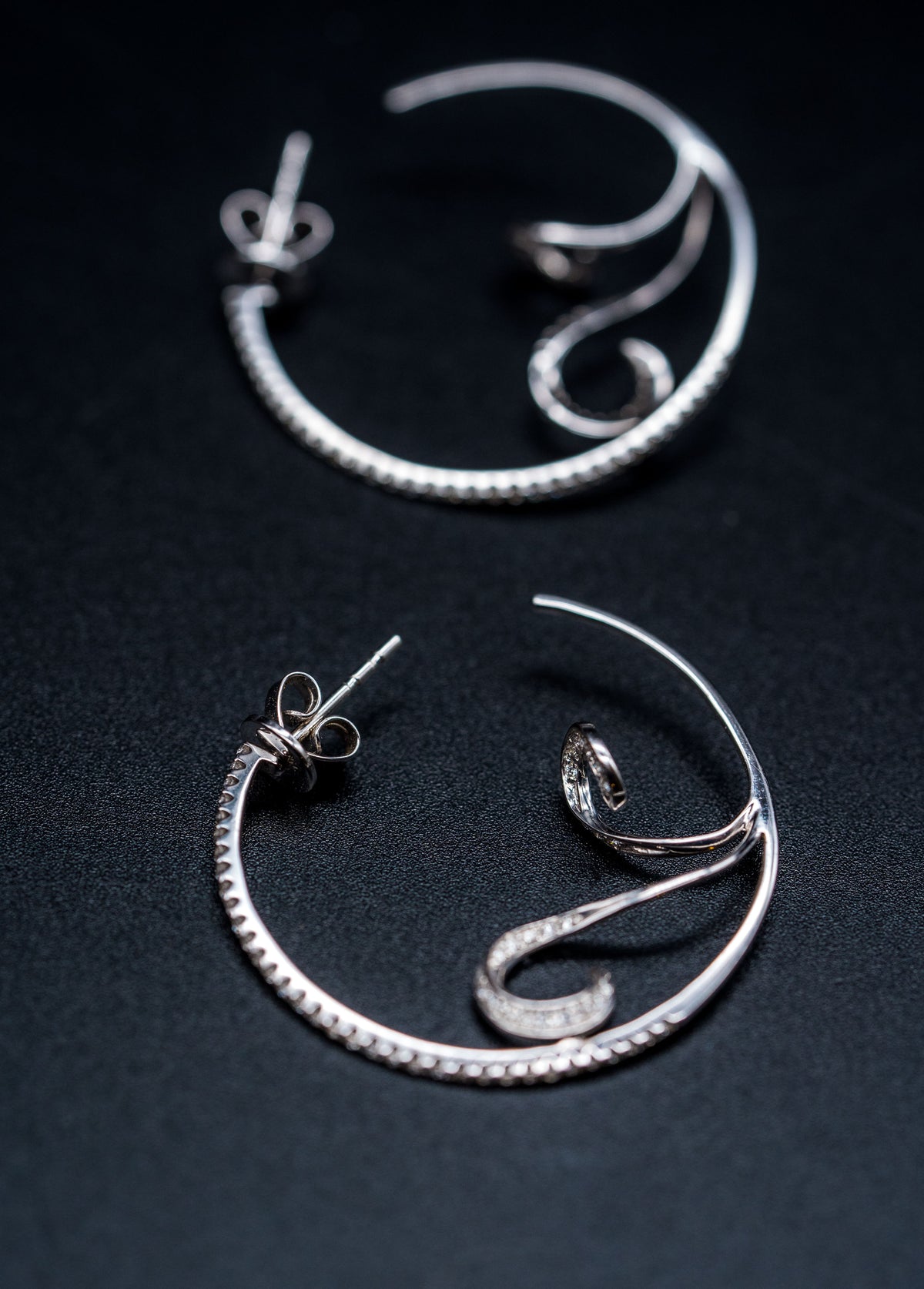 18k White Gold Diamond Hoop Earrings