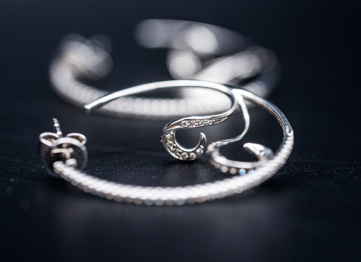 18k White Gold Diamond Hoop Earrings